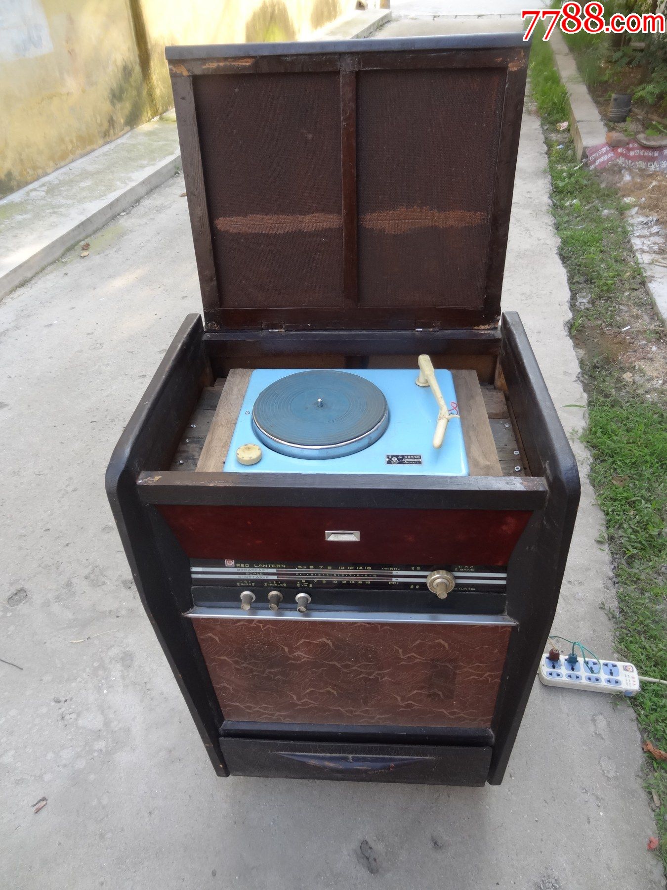 80年代电子爱好者自装的电子管落地式收音电唱机
