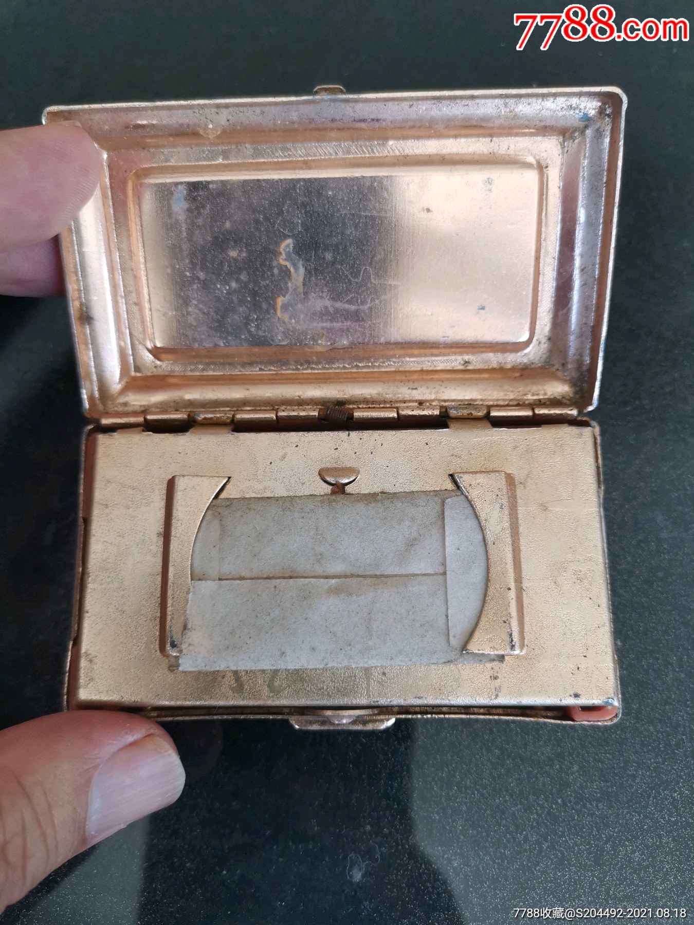 老式剃须刀,外盒表面可变换图案,纯摆件收藏,不负责使用功能