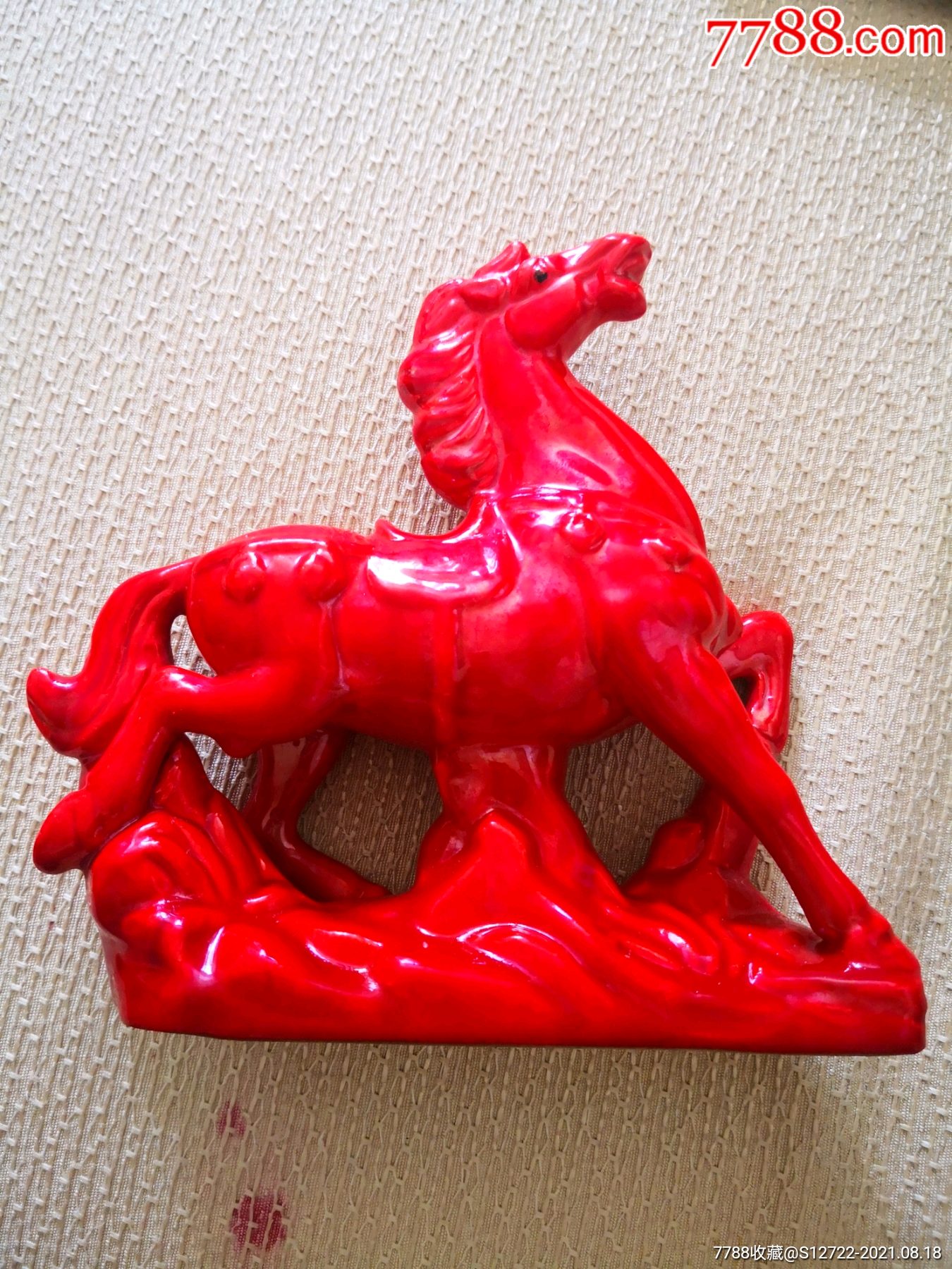 小红马火焰驹摆件