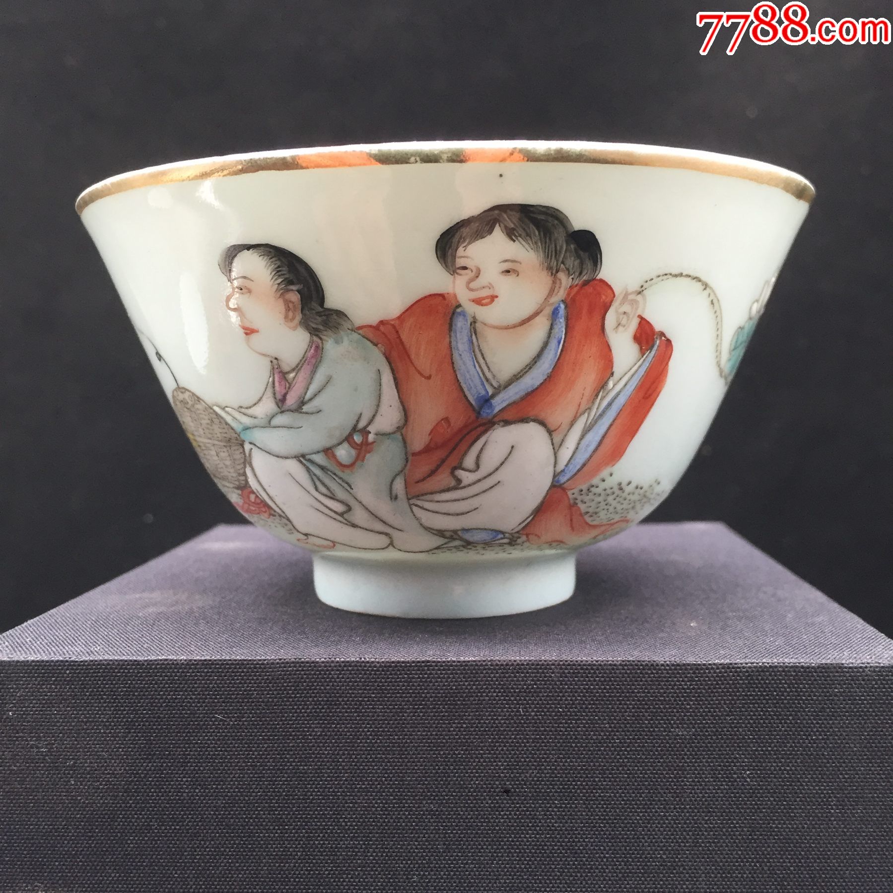 民国粉彩人物和合二仙茶园