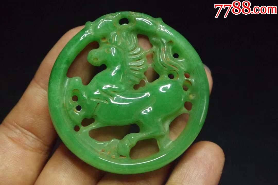 龙马精神翡翠吊坠
