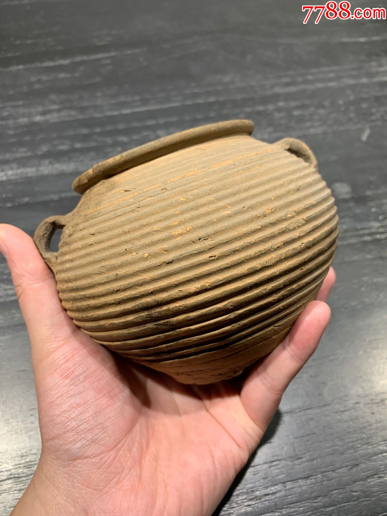 汉代弦纹双耳小陶罐