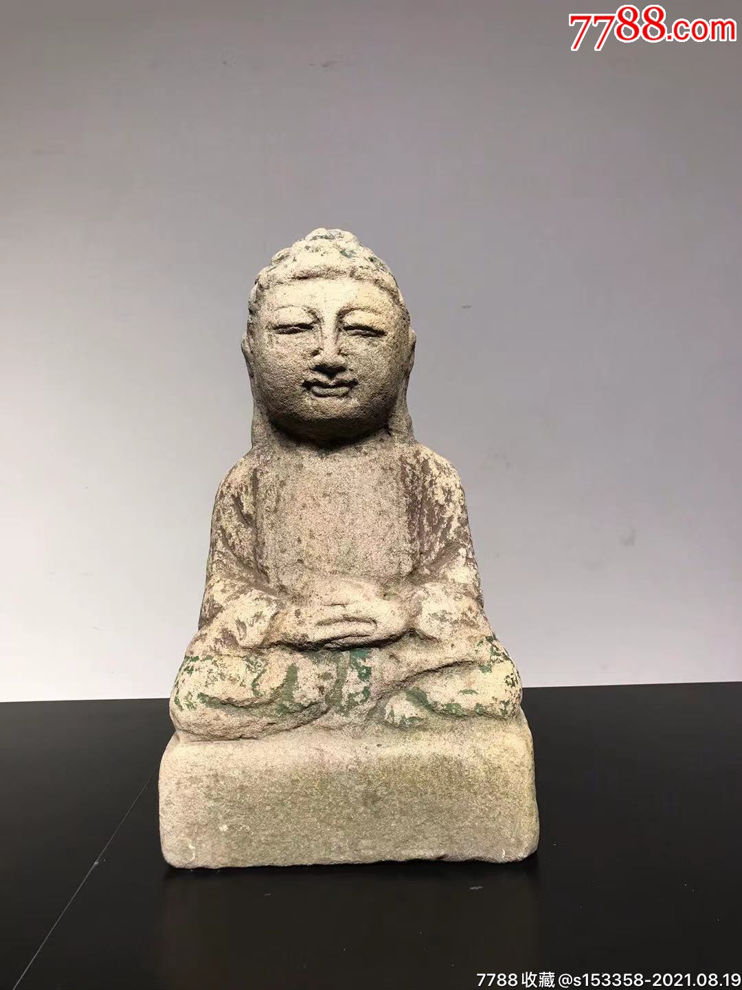 沙岩石老石佛像