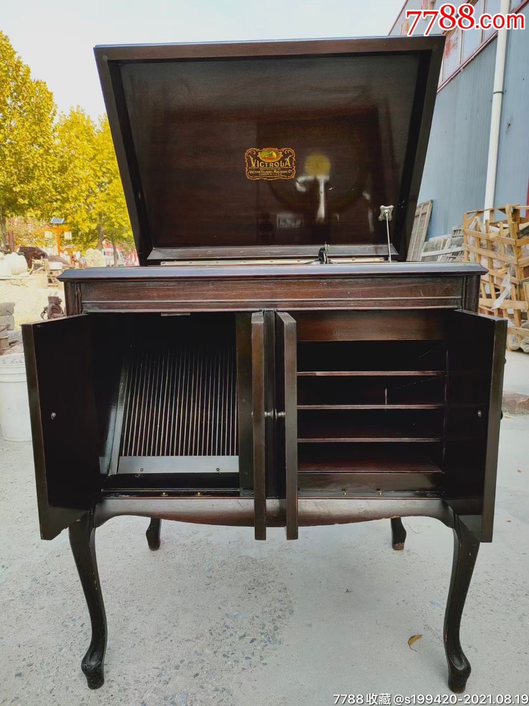 民国时期美国"胜利"牌立式手摇78转留声机.