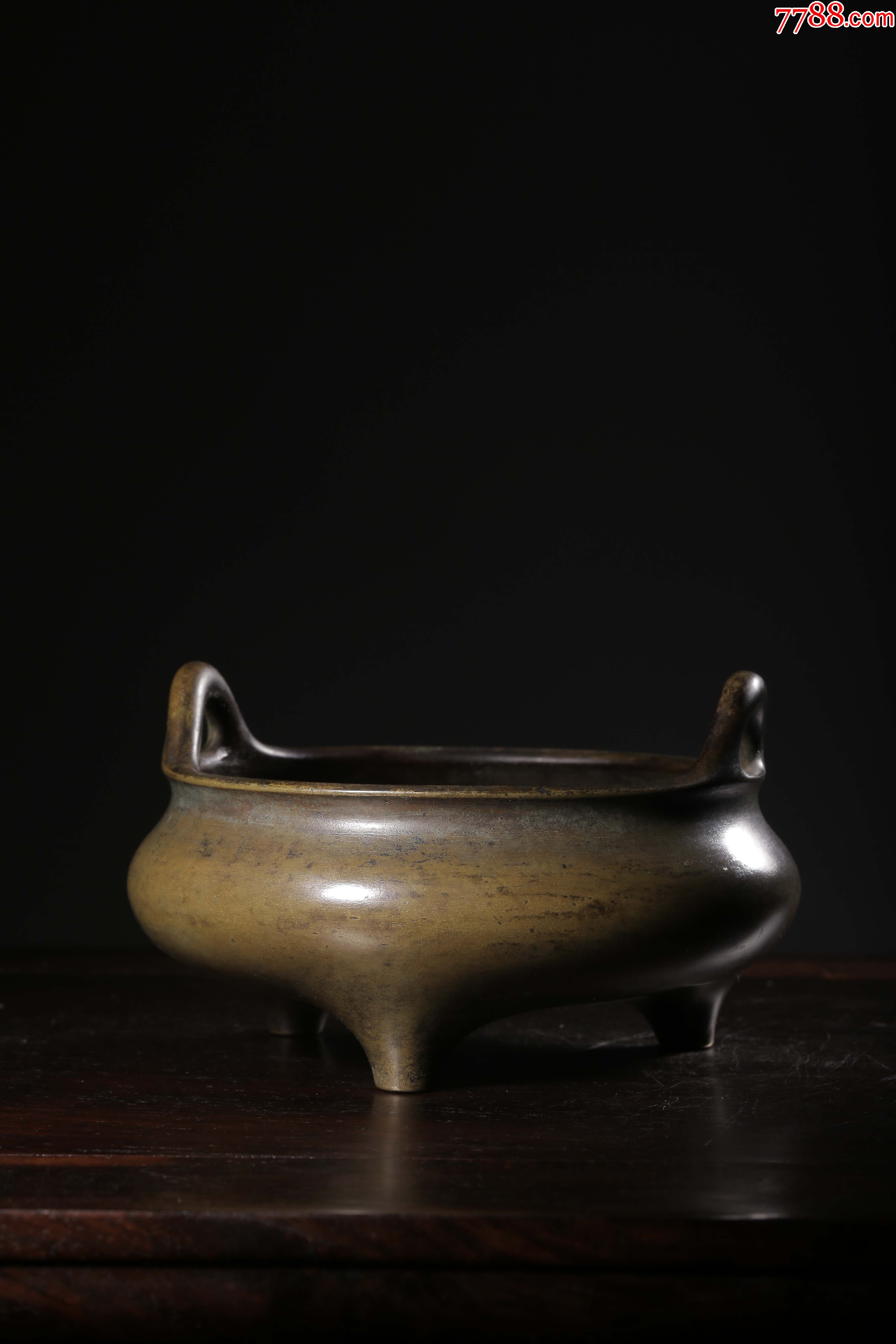 旧藏冲天耳三足铜炉