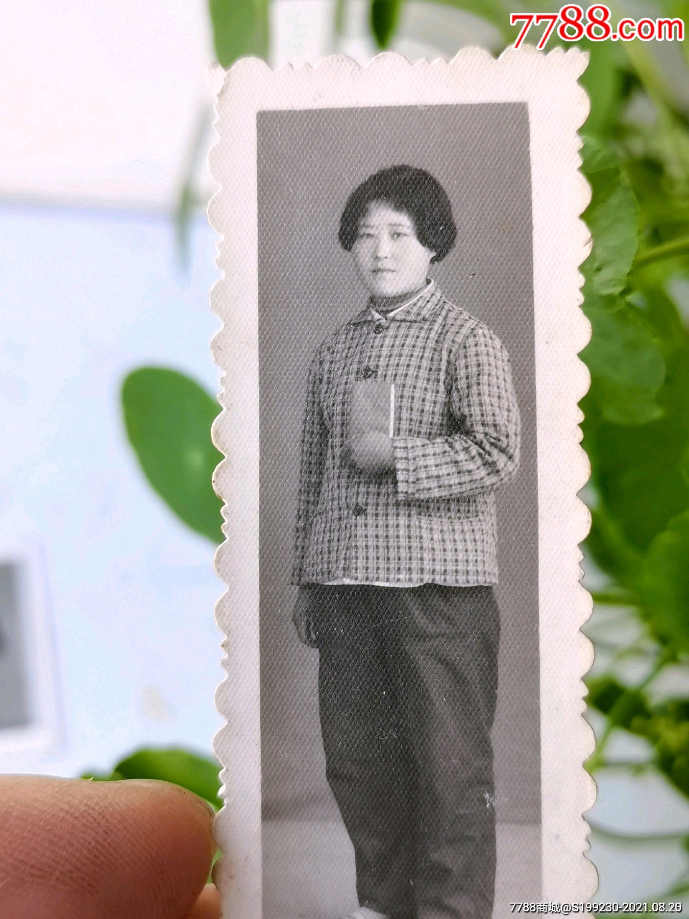 5品99老照片,建国初期青年女子照片,建国初女青年老相片￥2209品