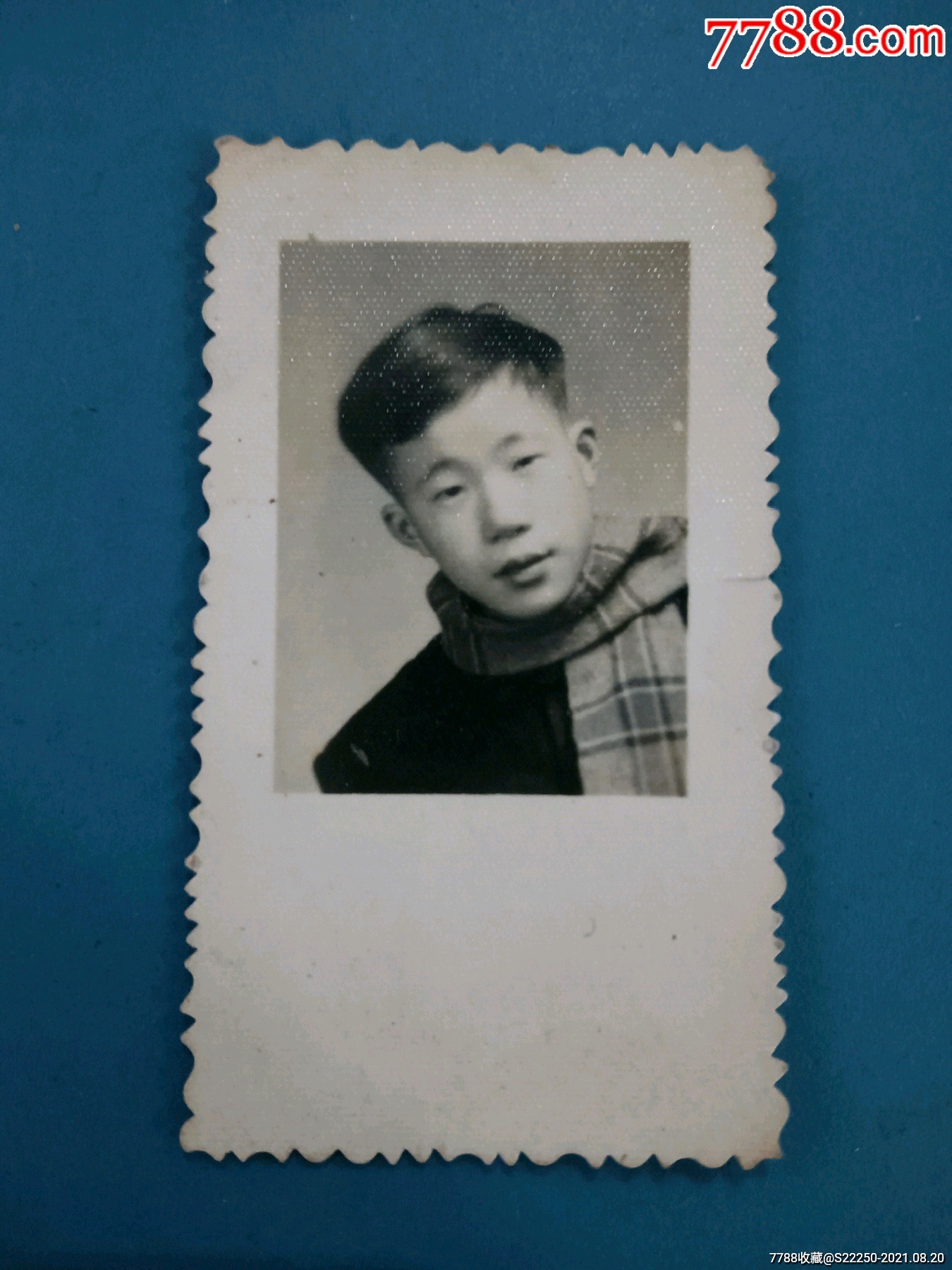老照片1962年春节戴围巾时代青年照