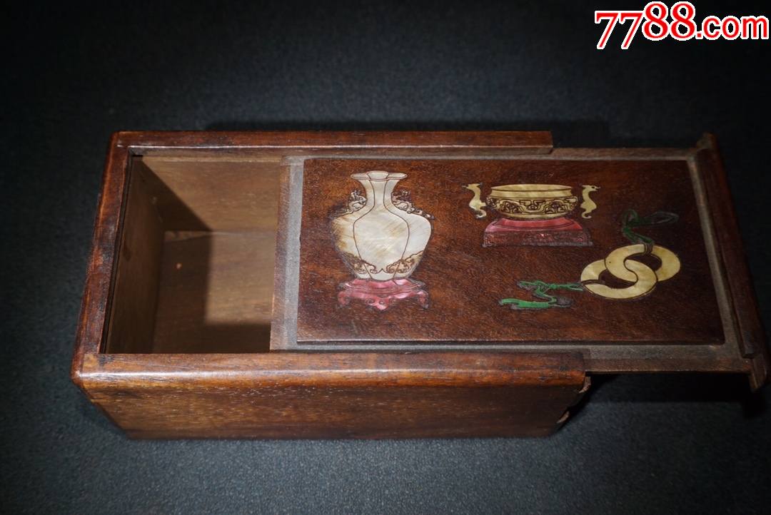 花梨木镶嵌贝壳小机关盒