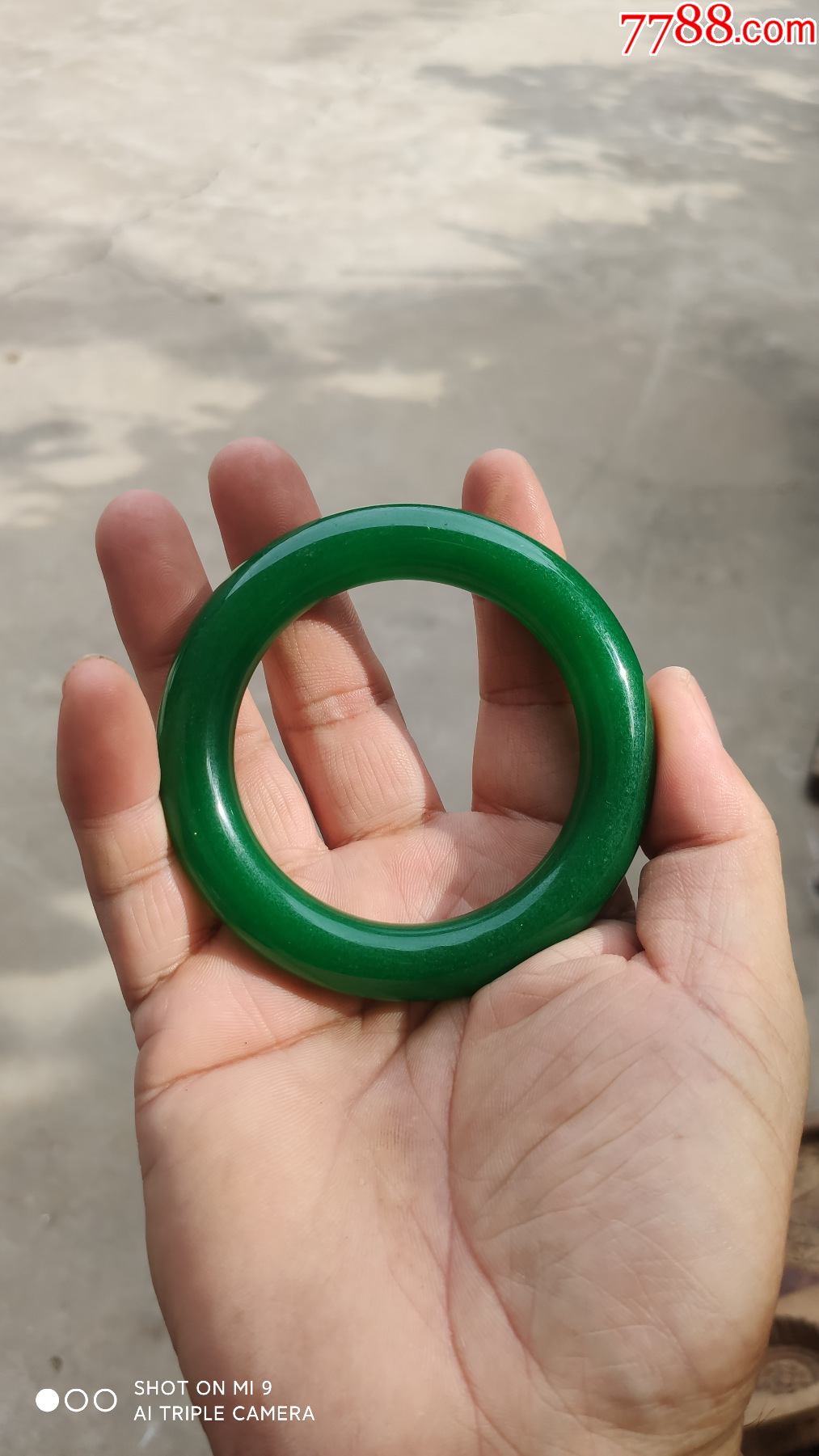 装饰类;翠玉手镯一个绿色直径6.1厘米