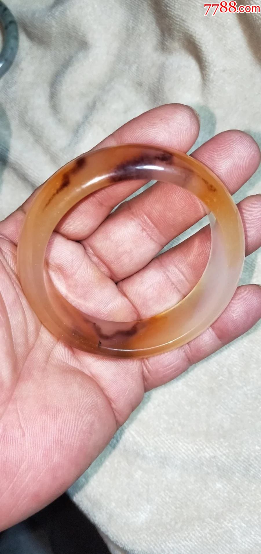 纯天然新疆金丝玉手镯内径5.7cm.品相如图包真.