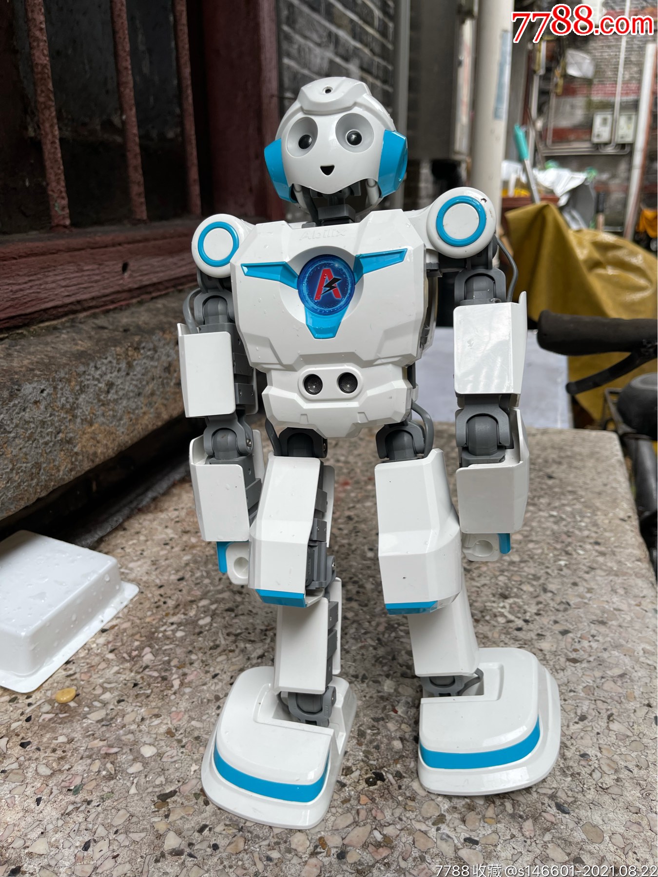 魅力风暴教育机器人!型号:珠穆朗玛二号!