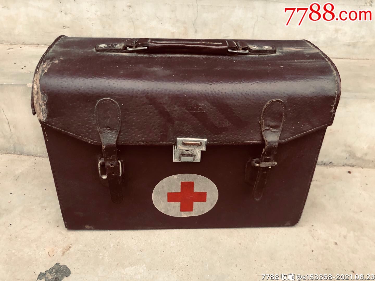 文革赤脚医生上山下乡用的牛皮药箱一个