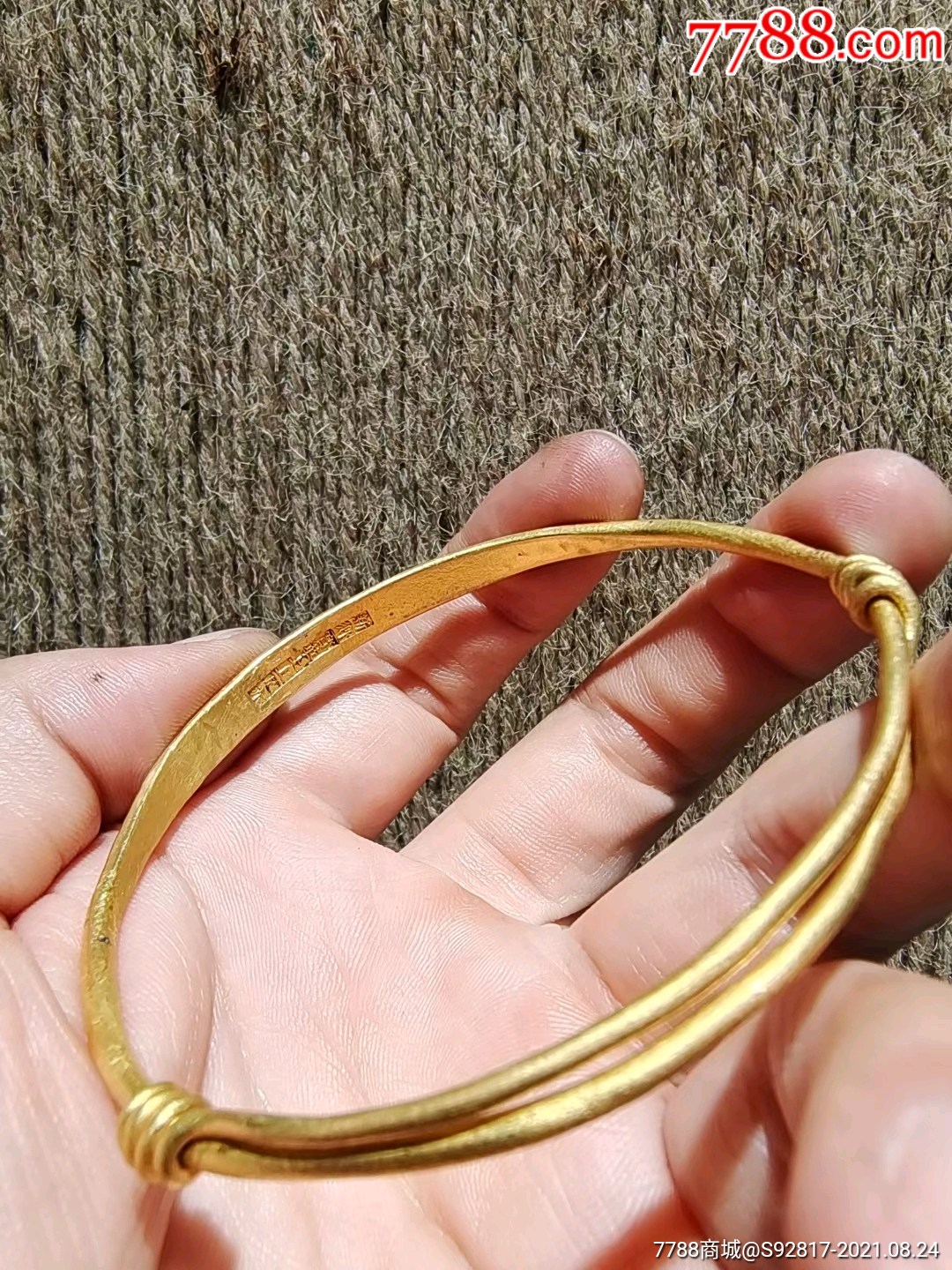 新乡宝华上上足赤老黄金手镯