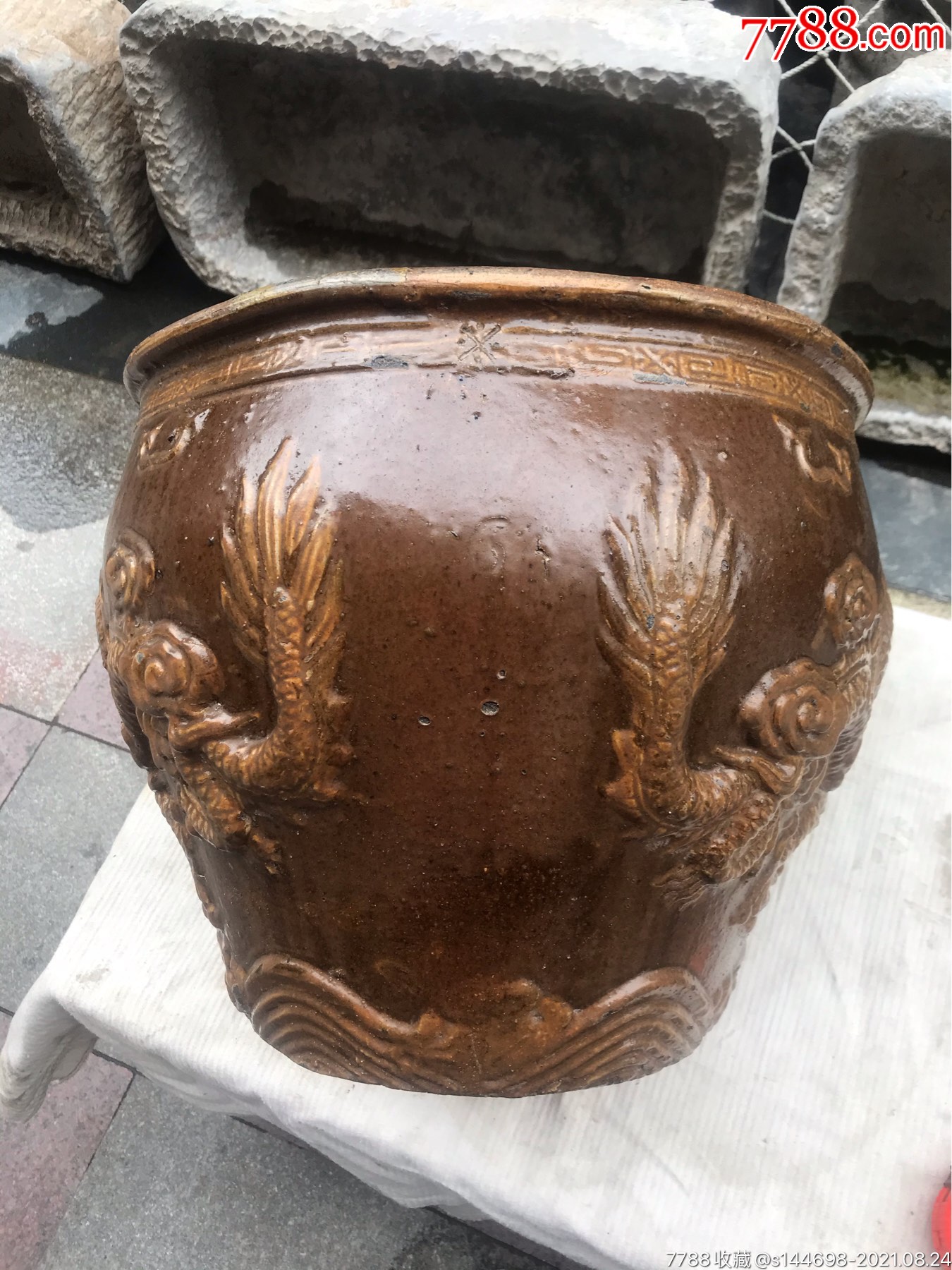 老的双龙戏珠高浮雕鳝鱼黄釉鱼缸.花盆.画缸.