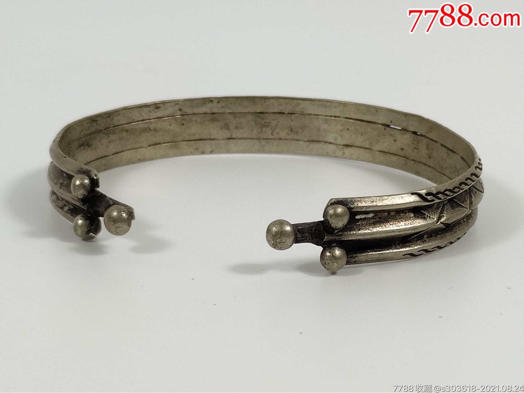 清代刻花银手镯