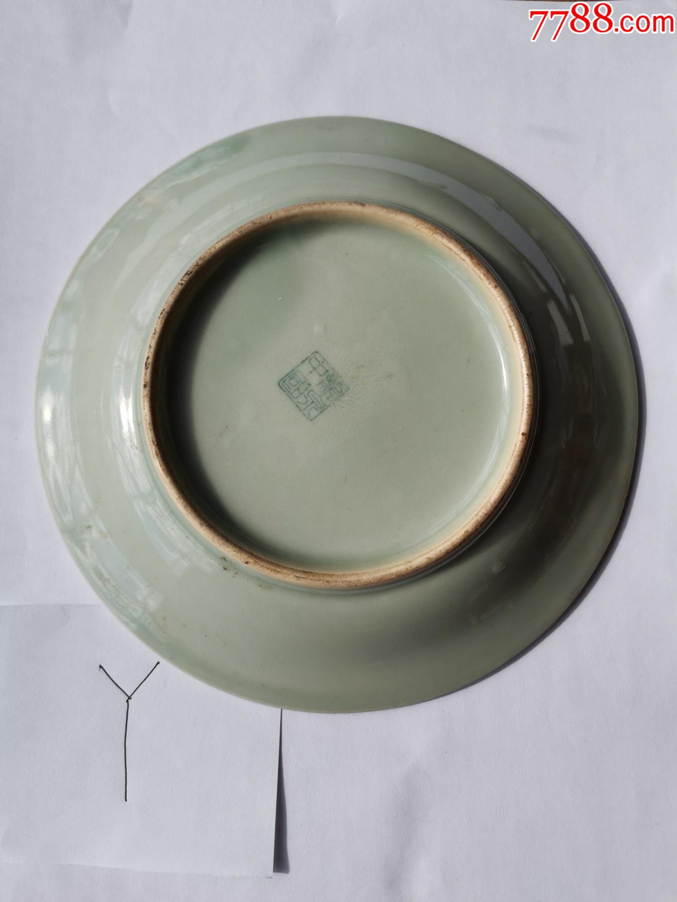 建国初期文革中国龙泉复烧豆青釉暗刻双鱼金鱼盘古董老盘子古玩y