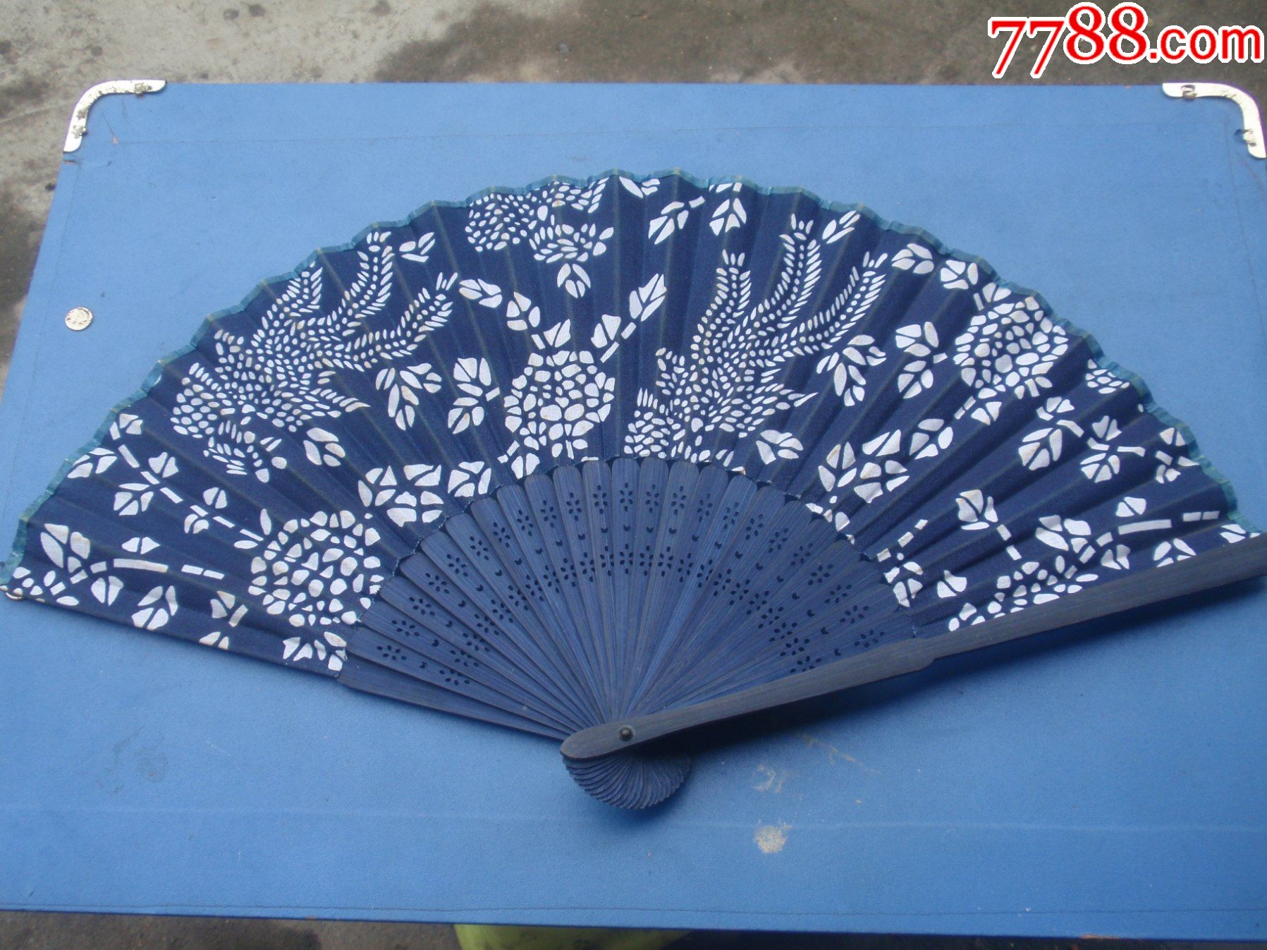 青花绸布折扇品相尺寸请见图