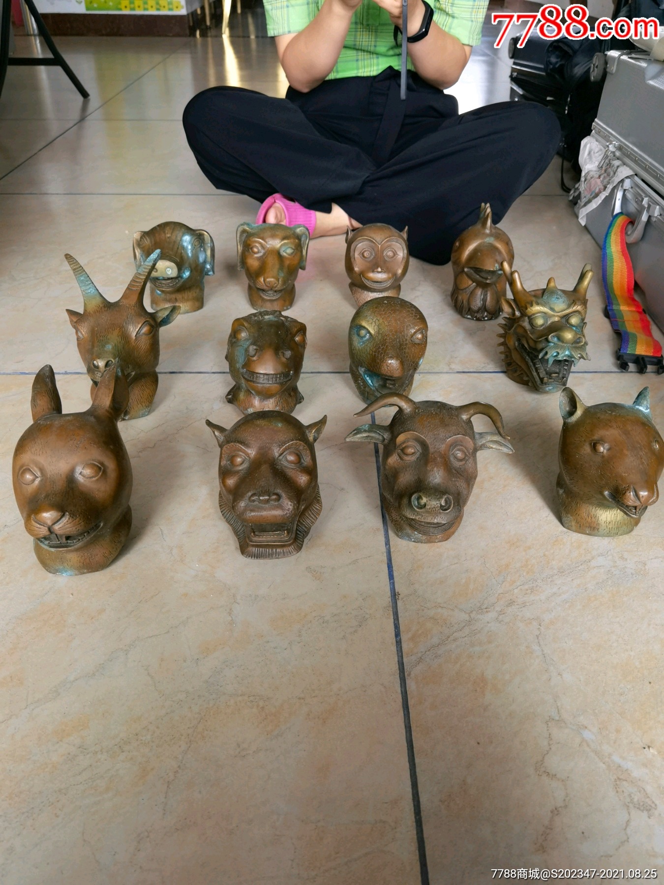 圆明园十二兽首复制品,大名鼎鼎的铜制十二生肖兽首,真品随便一个过亿