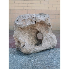 独眼镂空石摆件