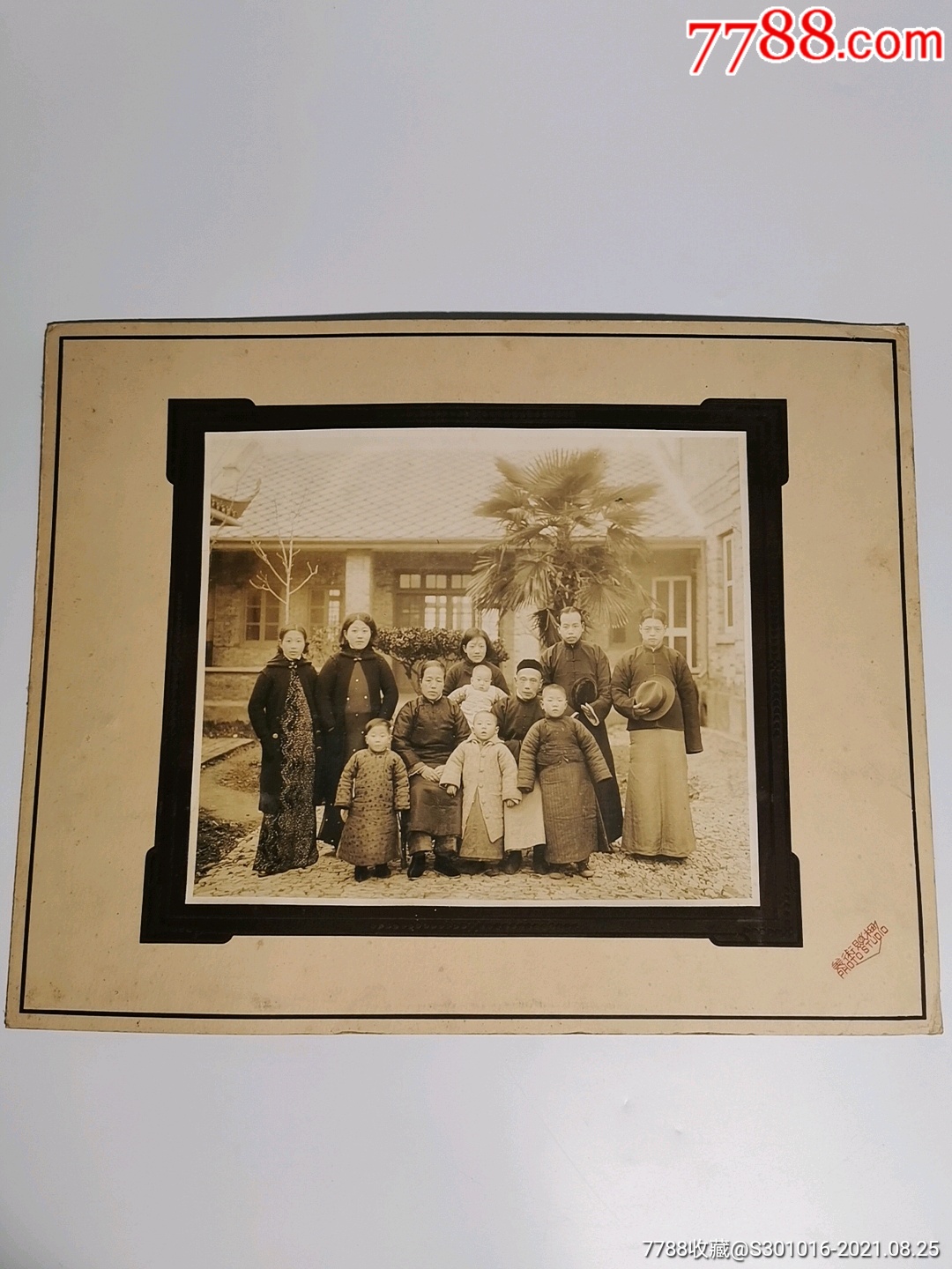 清末民初老照片,少有家庭合照
