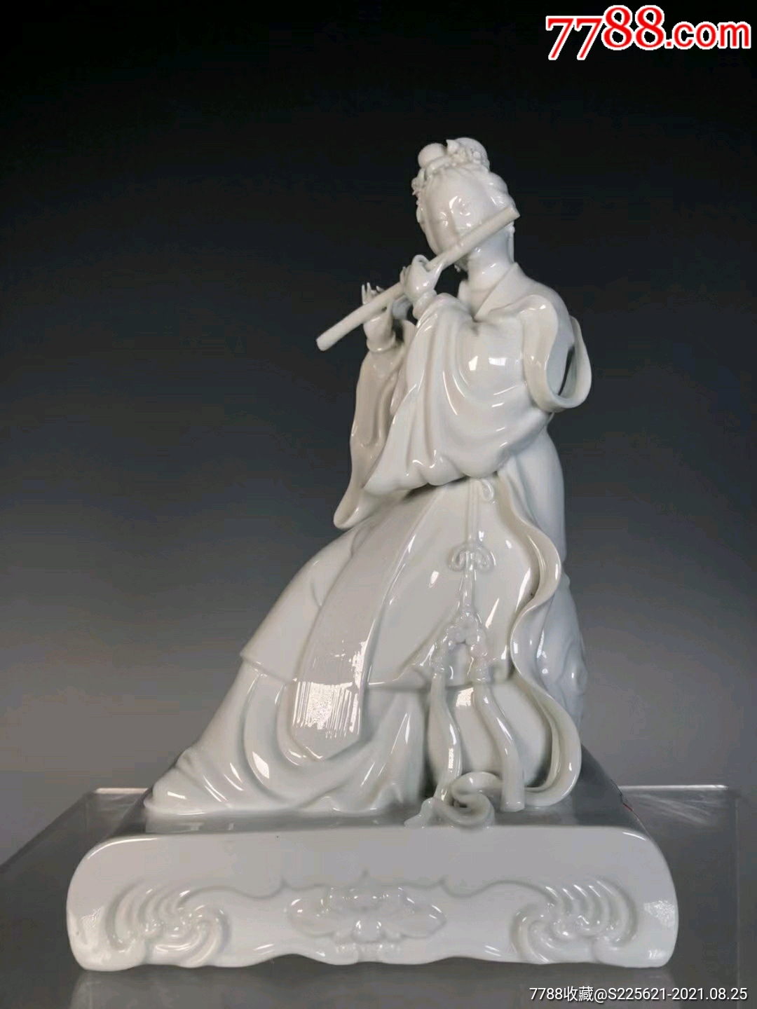 解放初期德化窑人物瓷塑吹笛仕女像