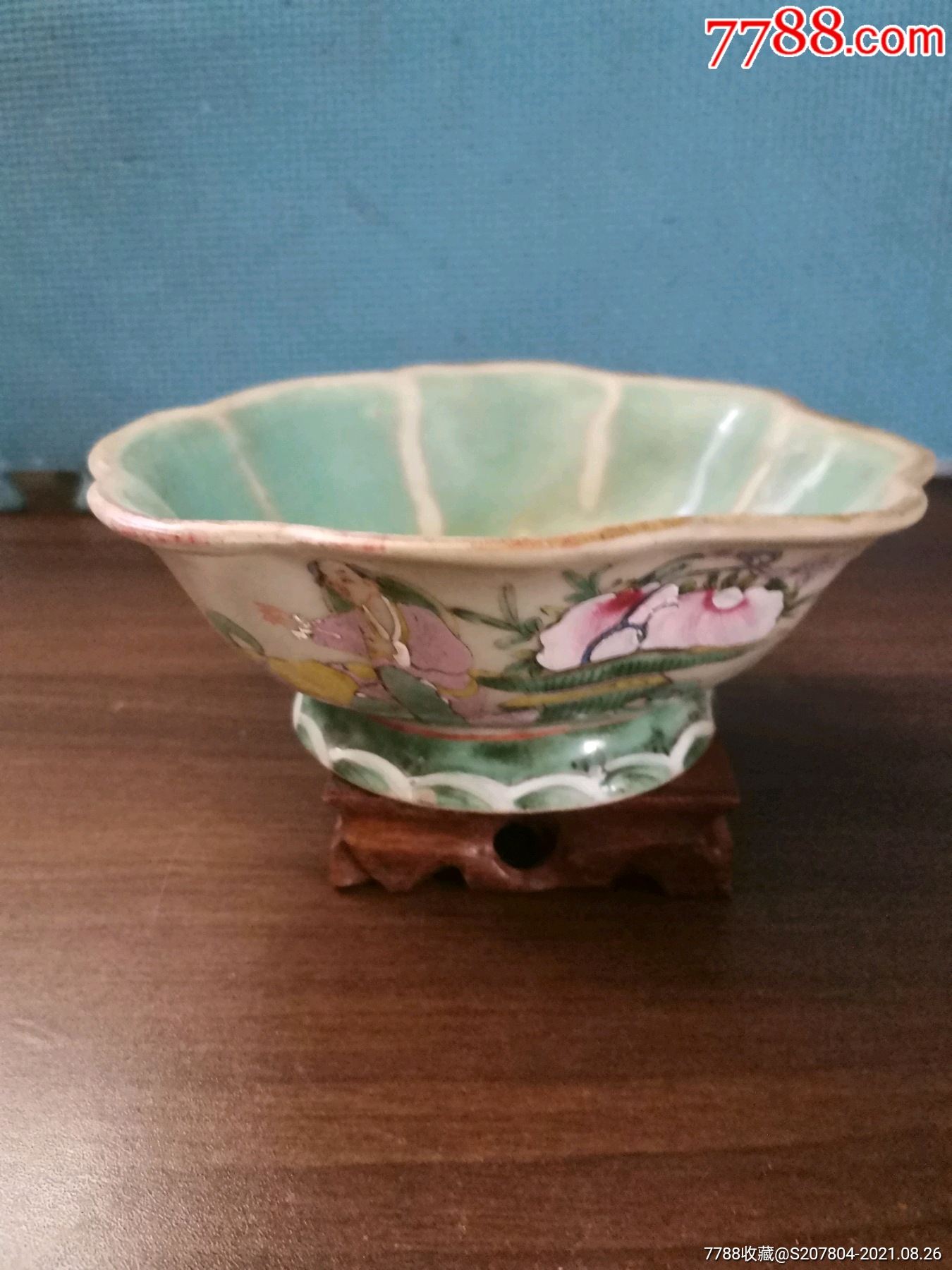 民国粉彩八角碗一只.