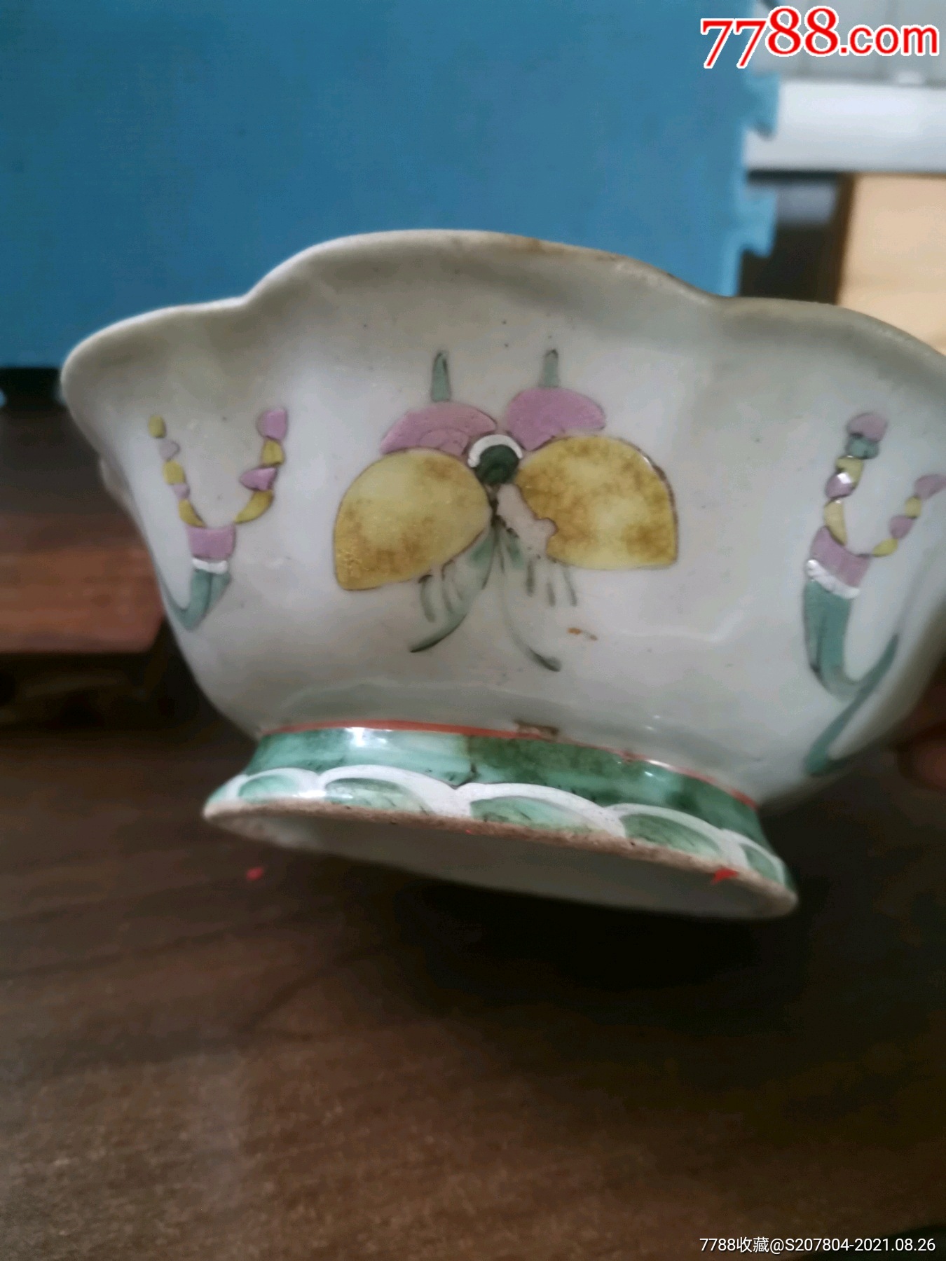 民国粉彩八角碗一只.