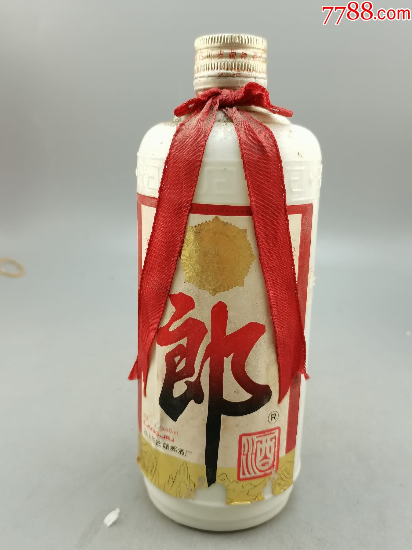 90前后郎酒空瓶摆件