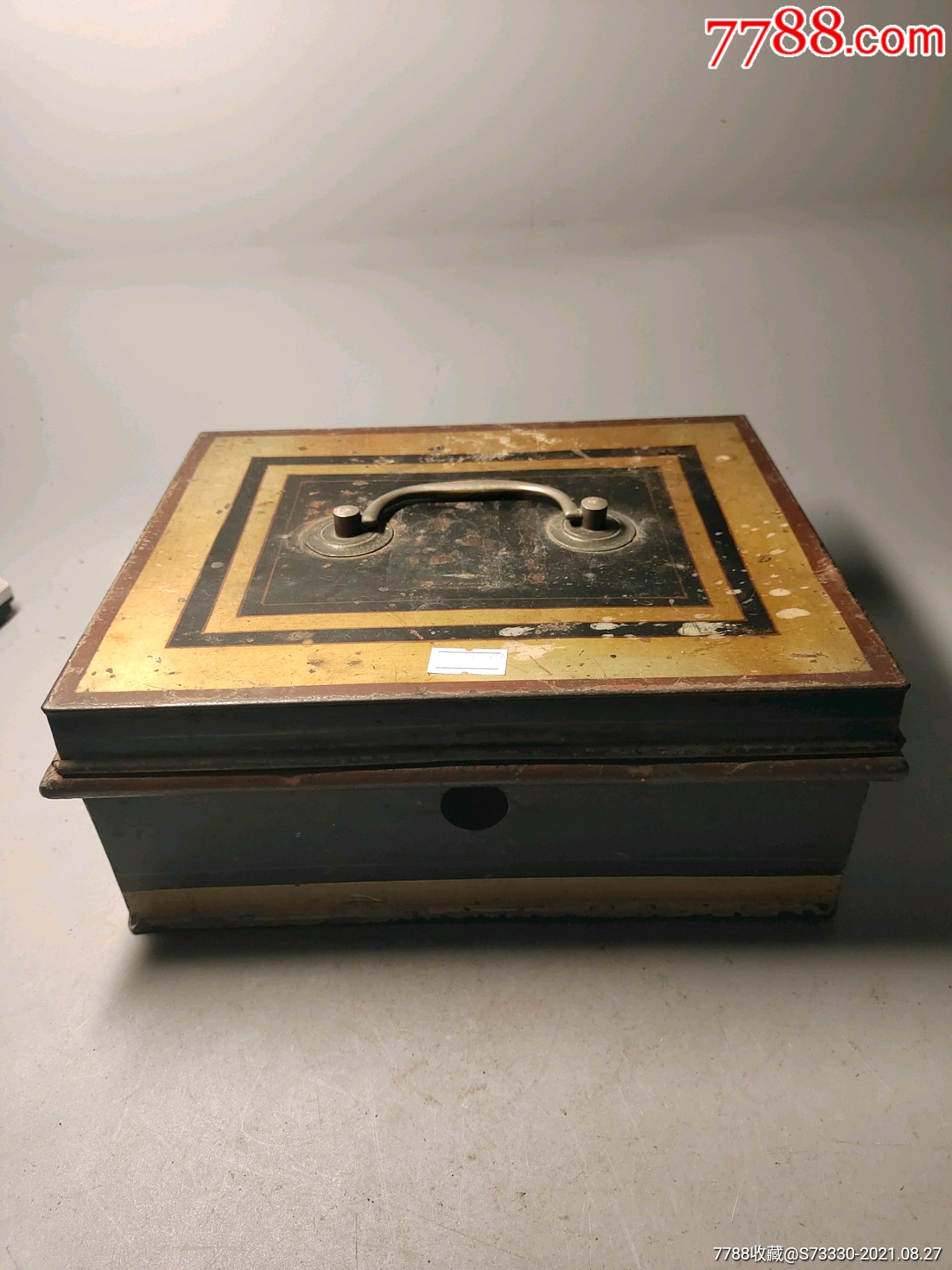 怀旧老物件民俗陈列民国时期铁皮盒一支