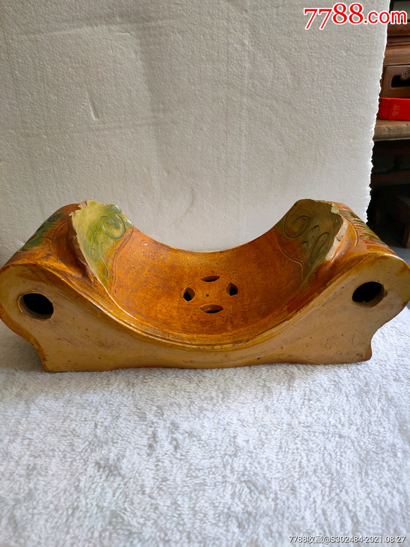 明代三彩金钱纹枕头