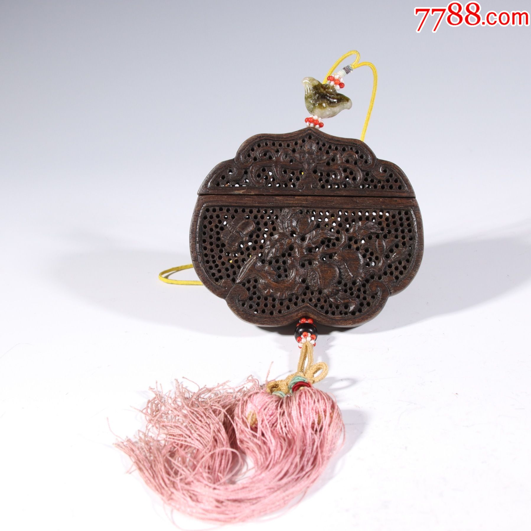 沉香镂雕花纹香囊挂佩-木雕挂件-7788琉璃收藏