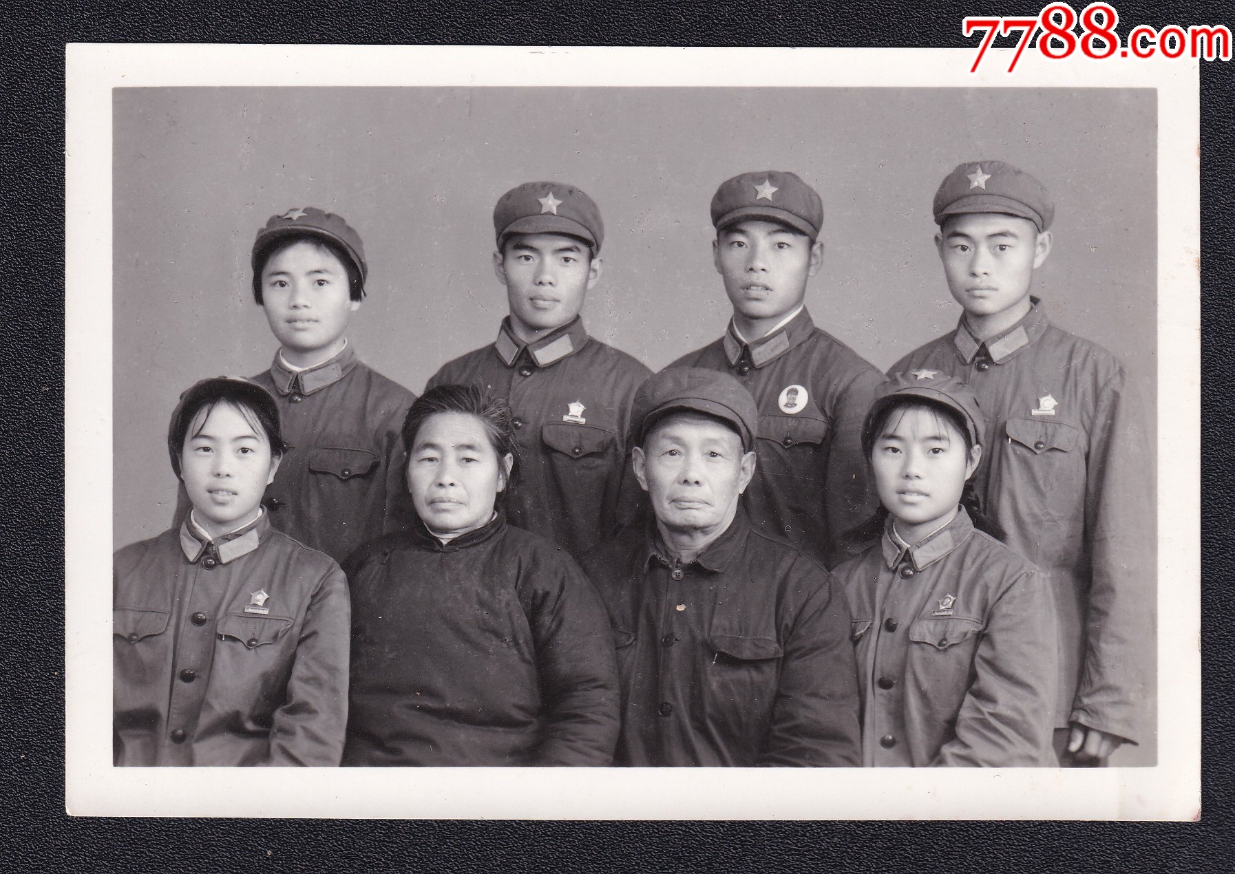 文革年代高干军人家庭老照片1张(尺寸约8.2*12厘米)