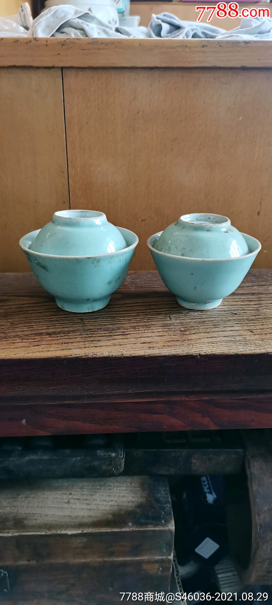 豆青釉茶盏一对