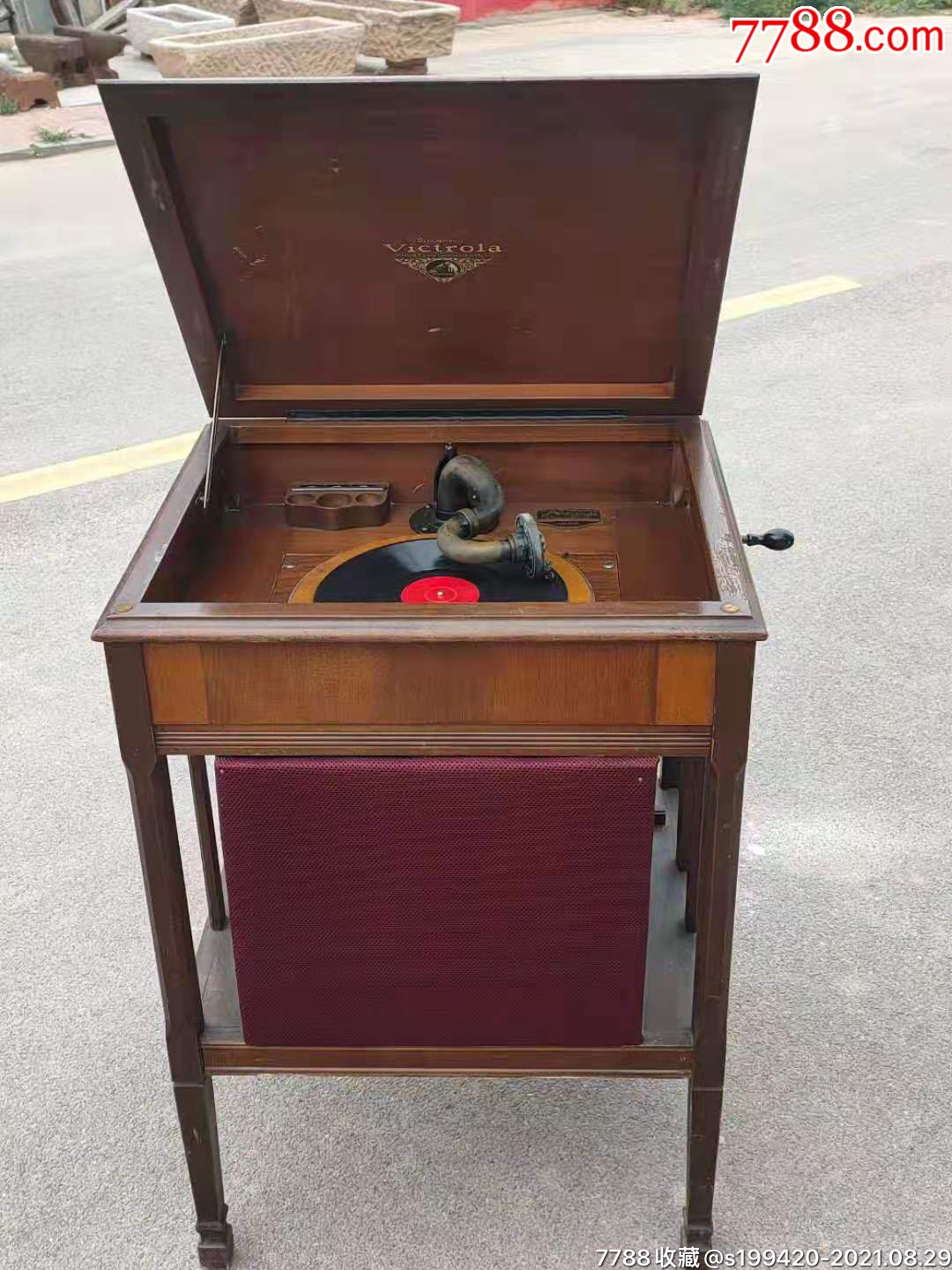 民国时期美国进口胜利牌柜式手摇留声机品相一流正常使用音质一流