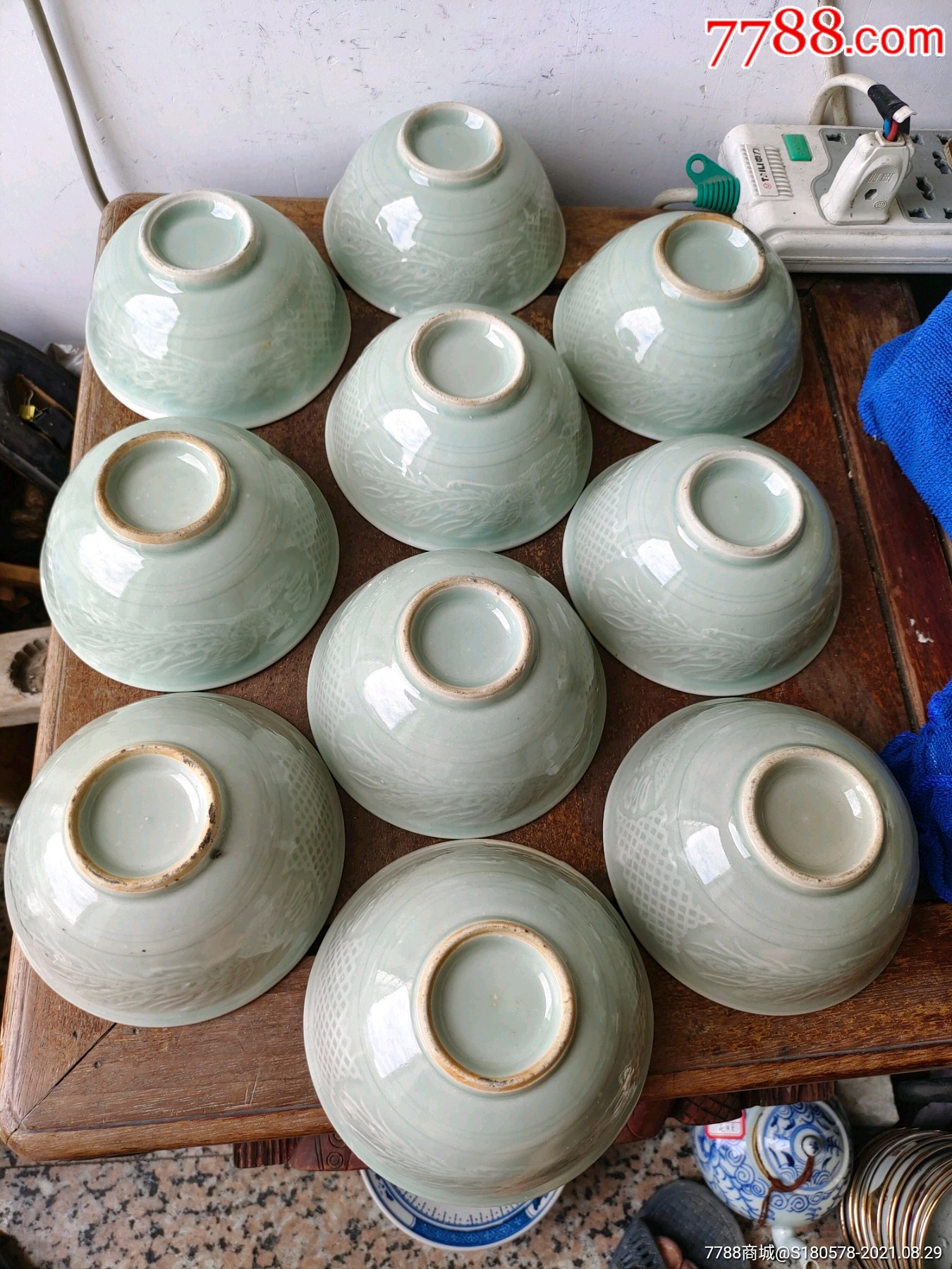 八十年代口径127厘米釉下图对网格双凤驾云图龙泉青瓷碗10个