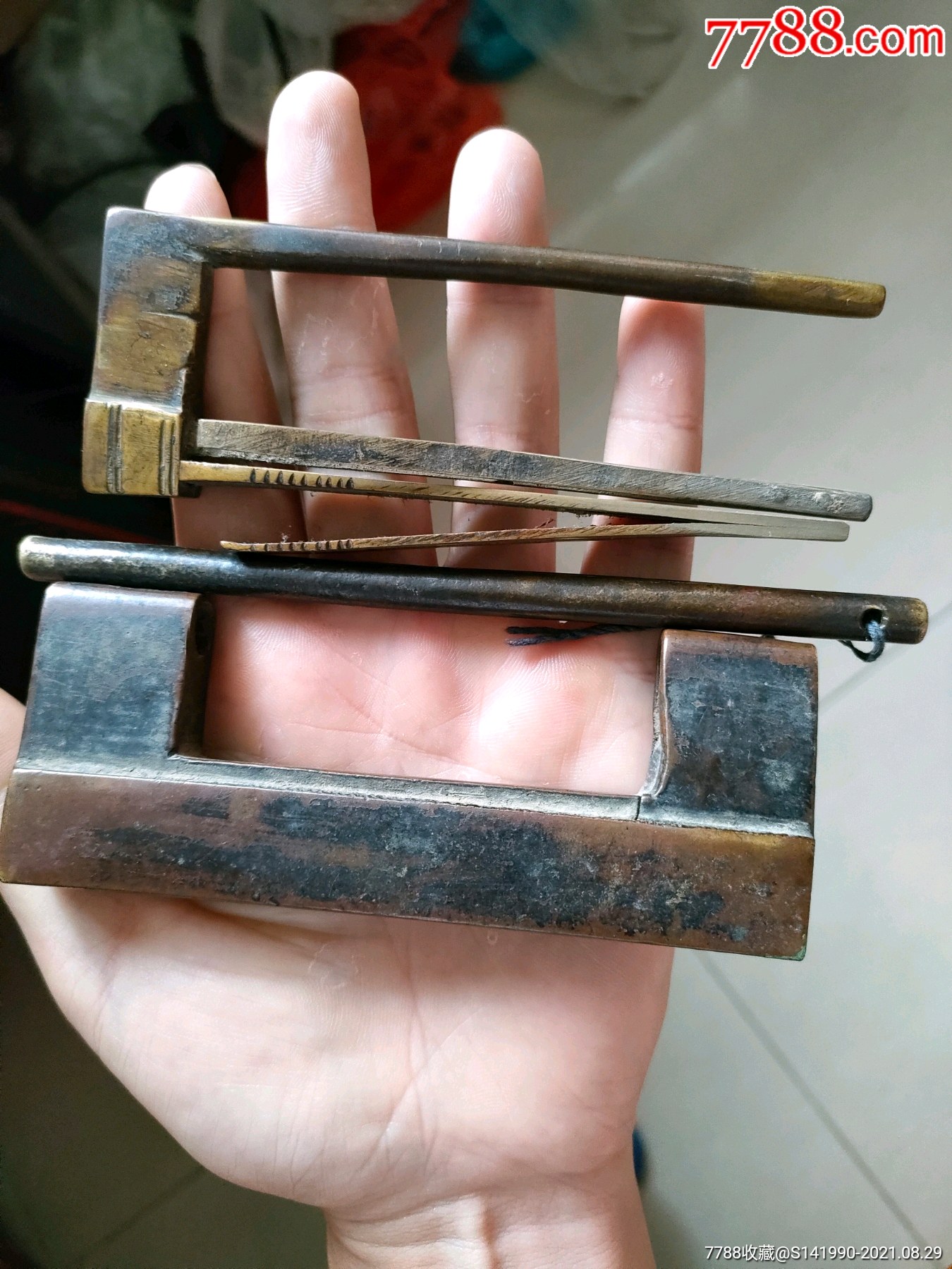 少见圆孔明式锁_铜锁/铜钥匙_第1张_7788瓷器