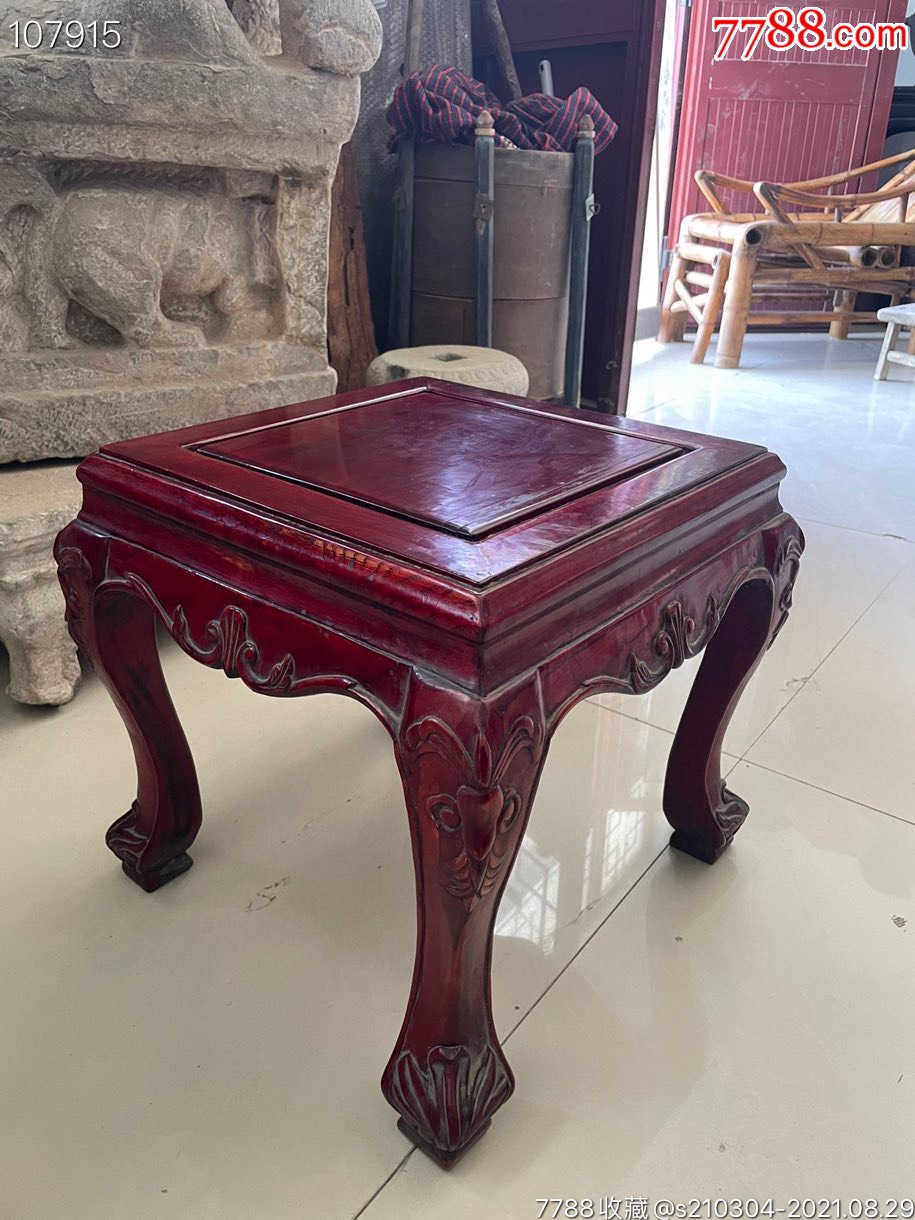 清代草花梨小方凳,雕工精细,满工,造型独特,全品包老!尺寸:直径37高39