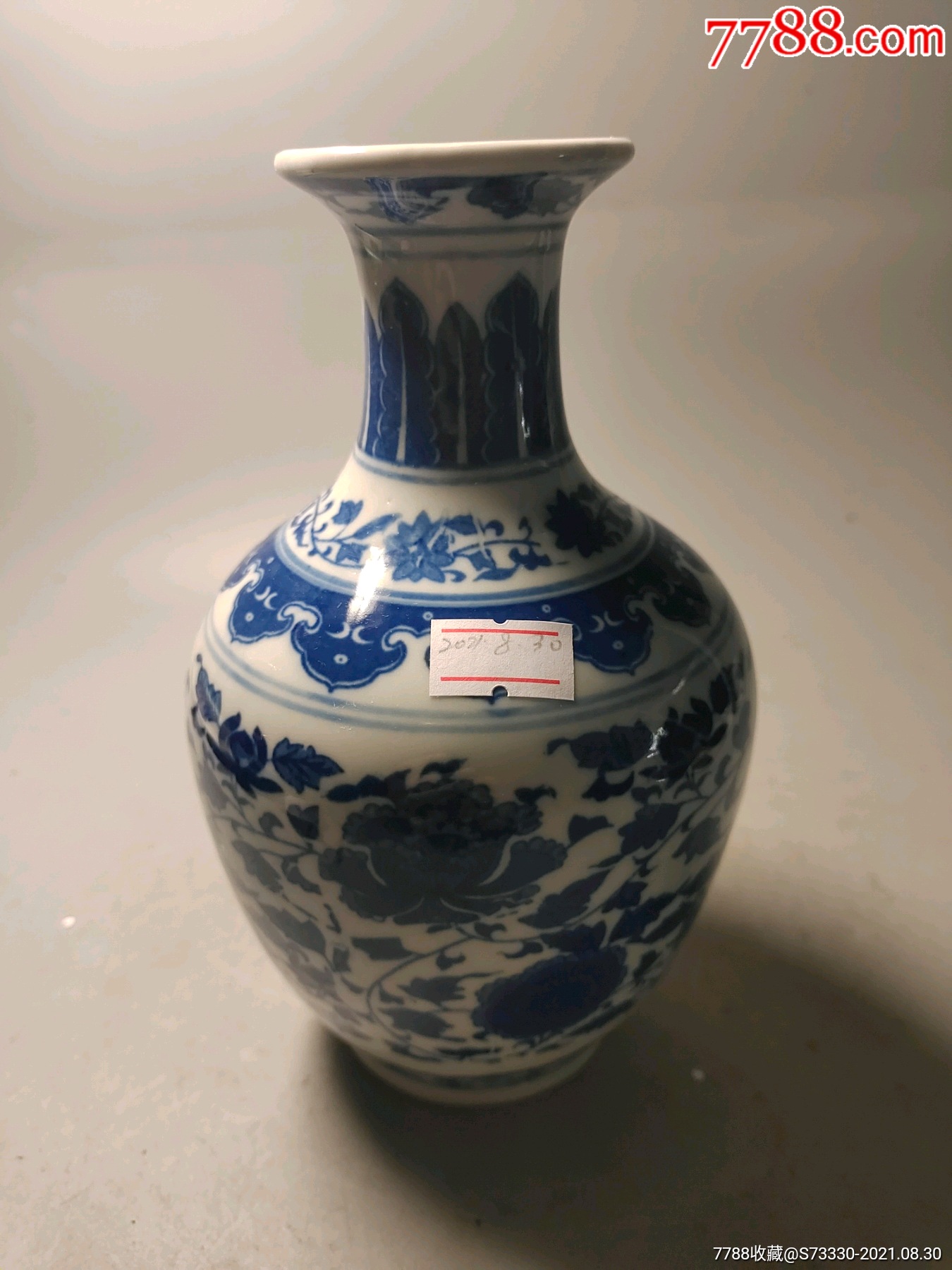 90年代以后,青花缠枝纹花瓶一只