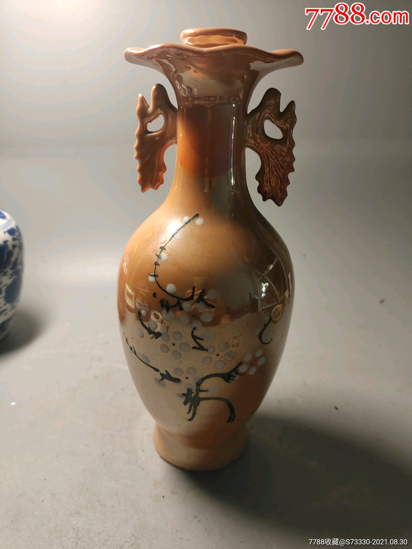 七八十年代,中国醴陵电光釉梅花双耳酒瓶一只