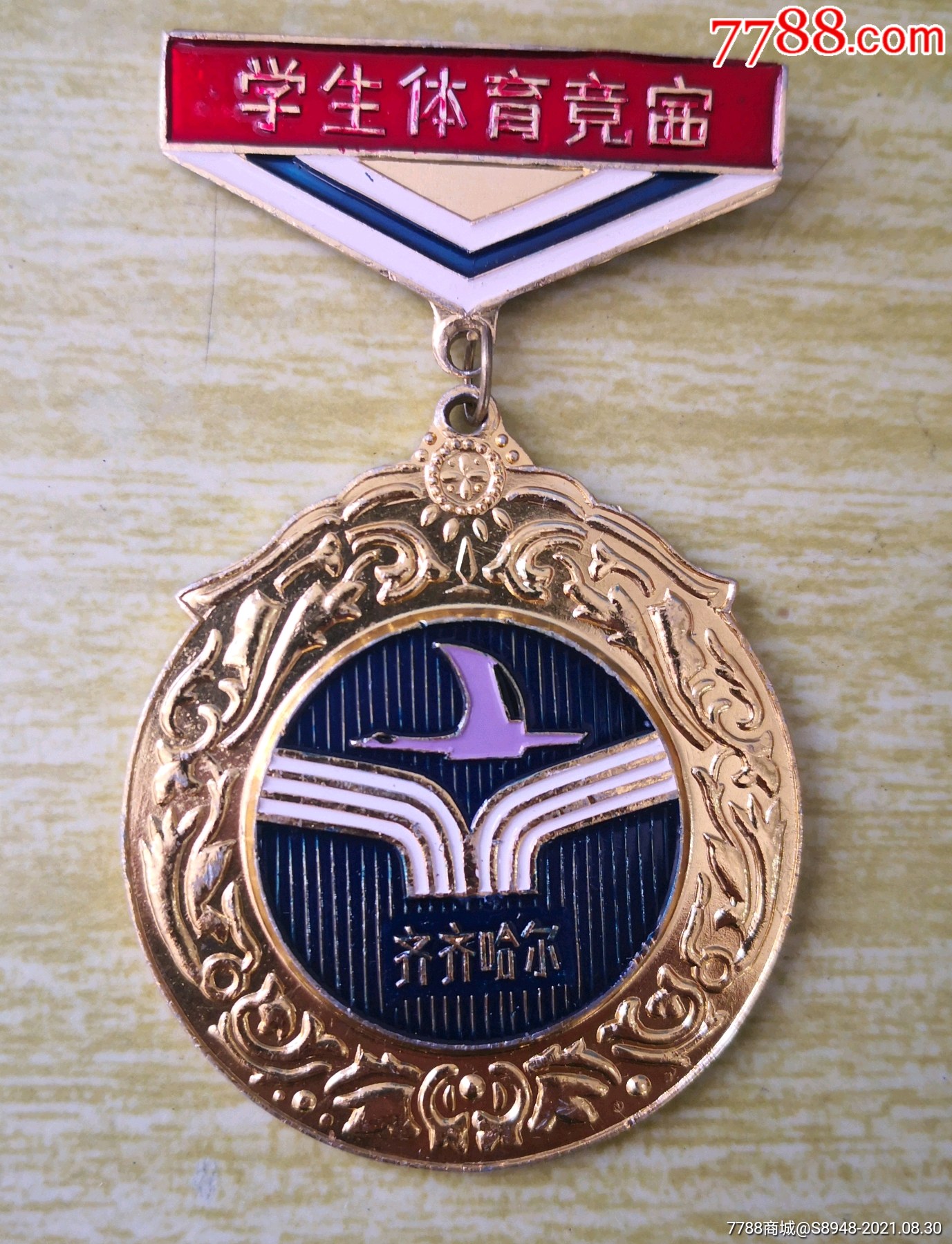 滚动鼠标滚轴,图片即可轻松放大,缩小更多"体育运动徽章