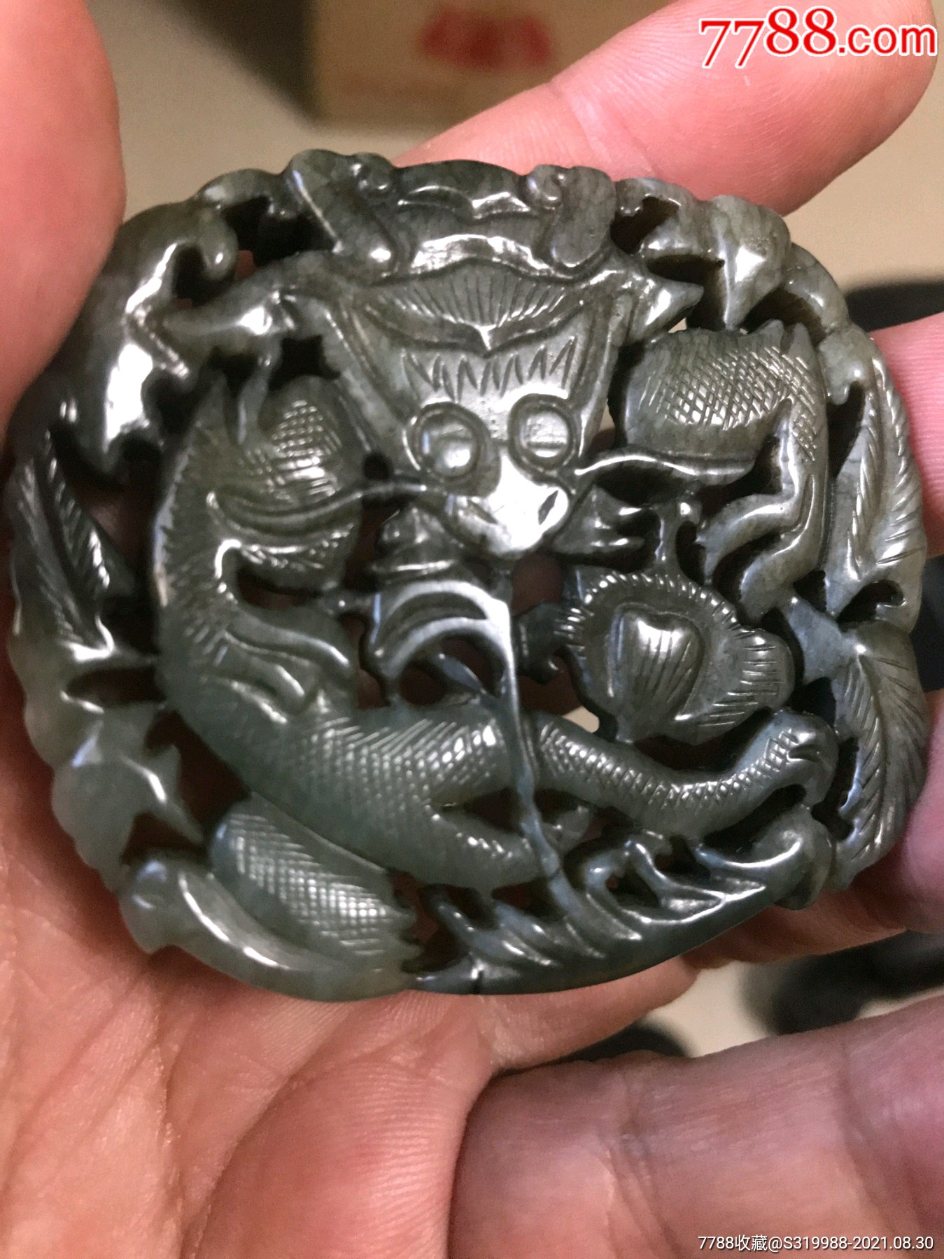 清和田青玉龙纹佩