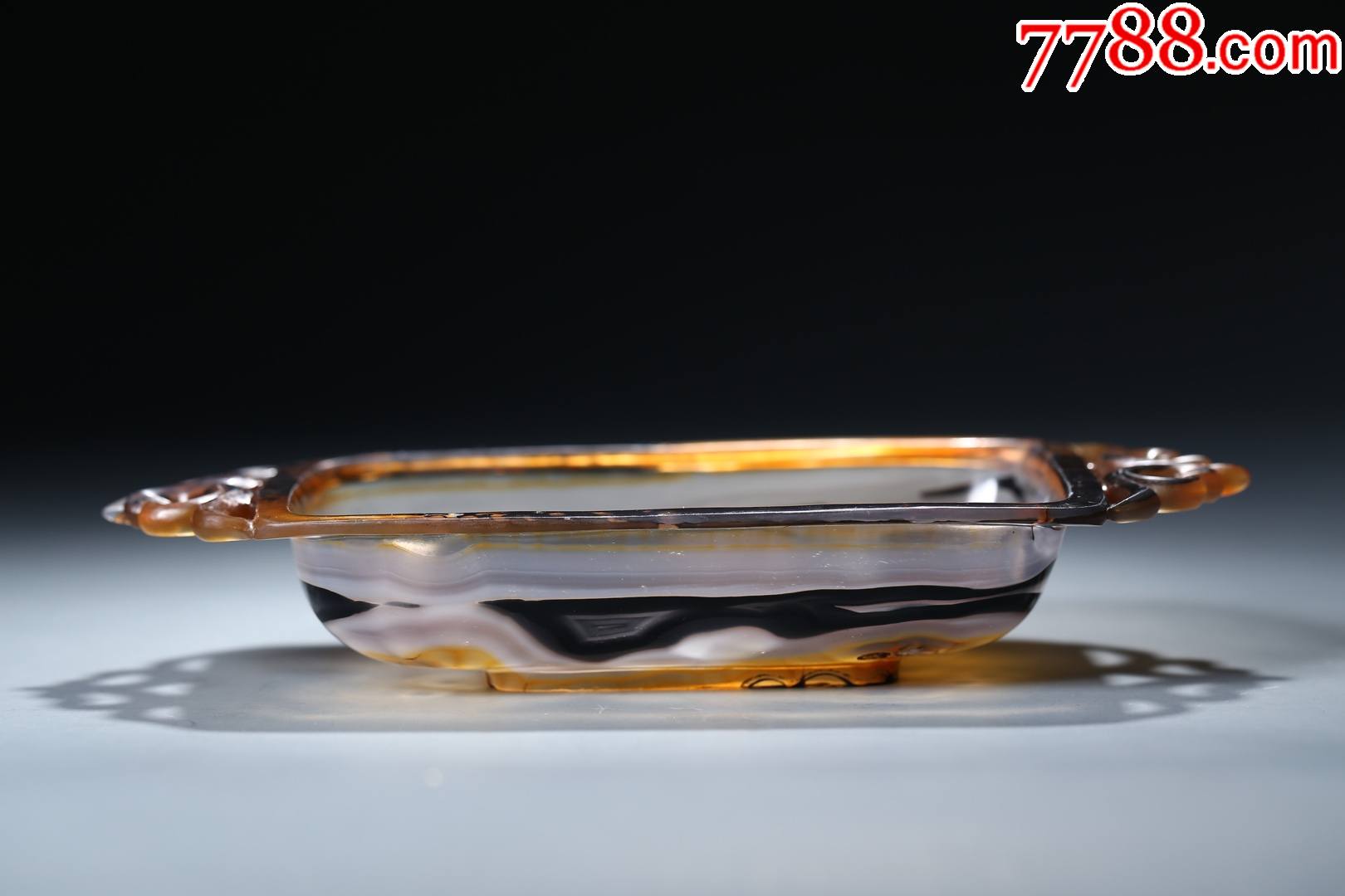 缠丝玛瑙双耳方盘