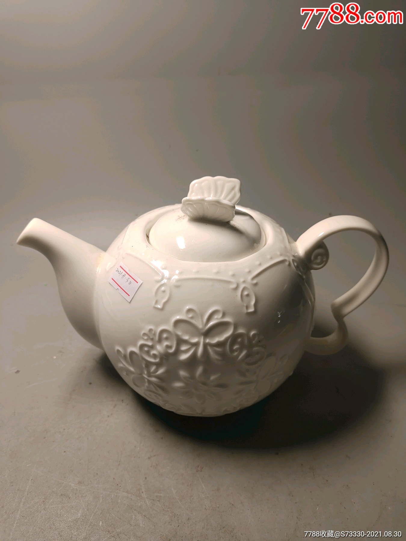 90年代以后,德化白瓷蝶恋花茶壶一把