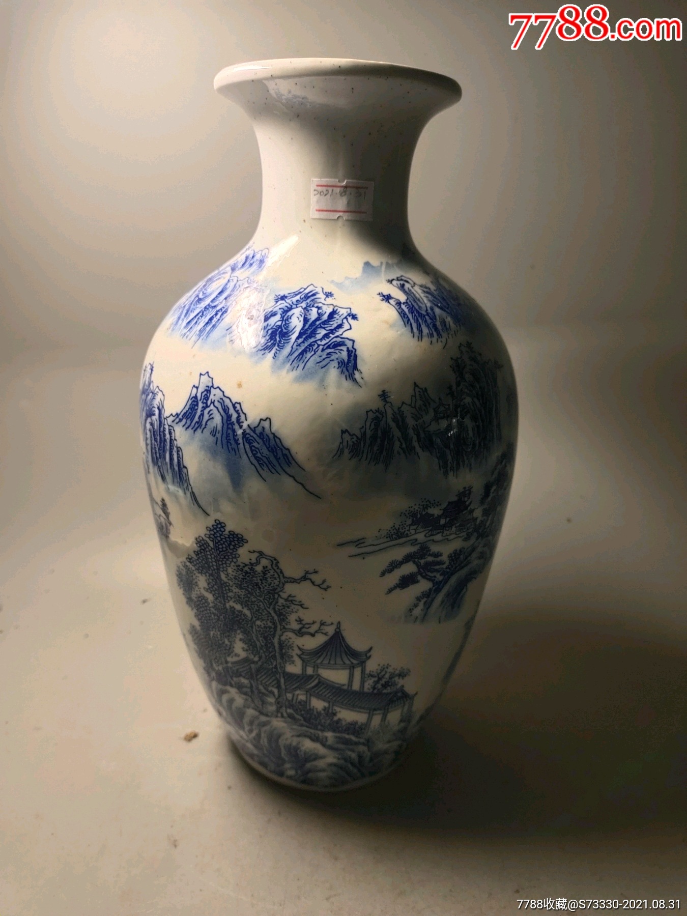 90年代以后青花山水花瓶一只