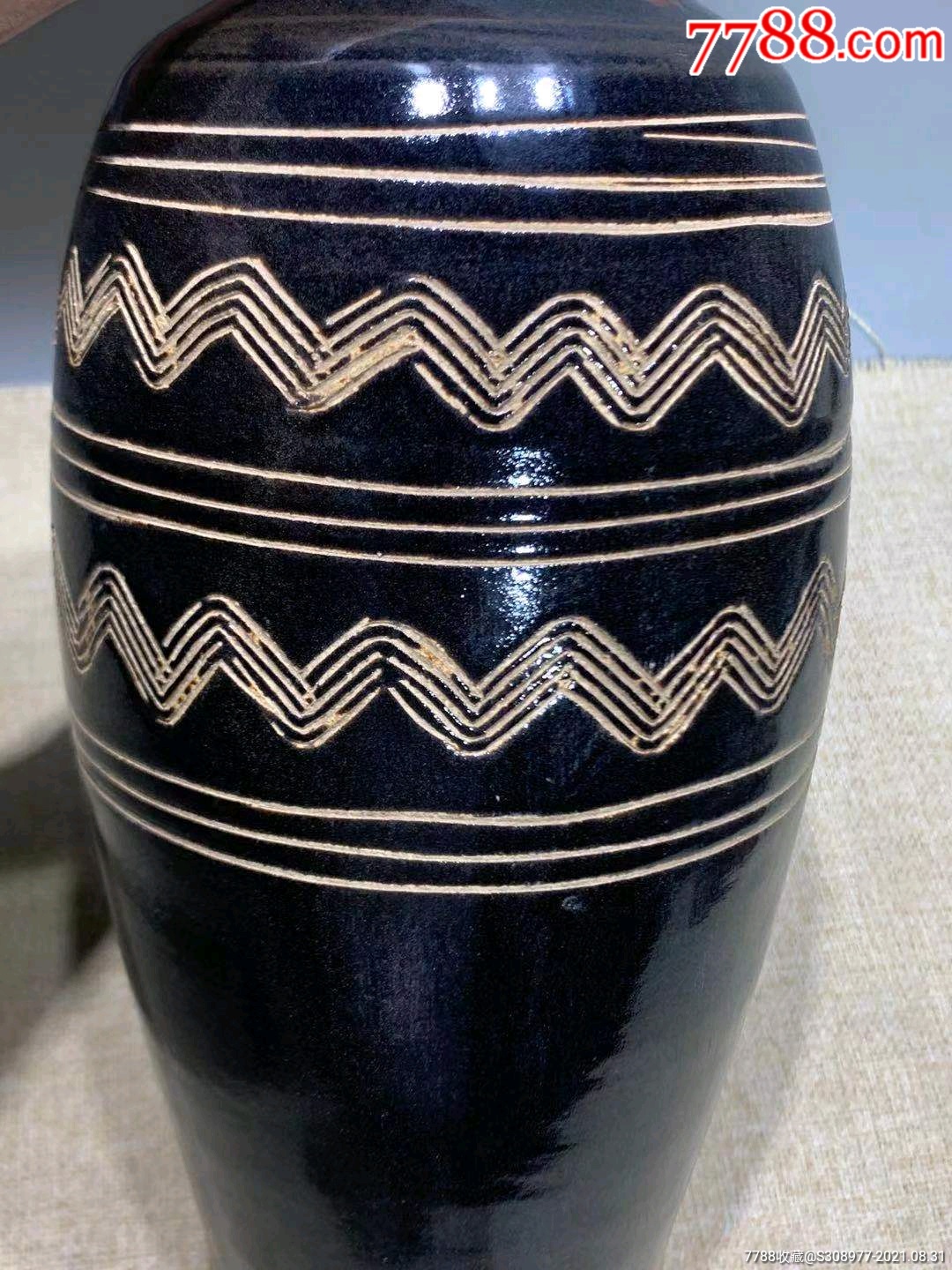 西夏黑釉水波纹梅瓶