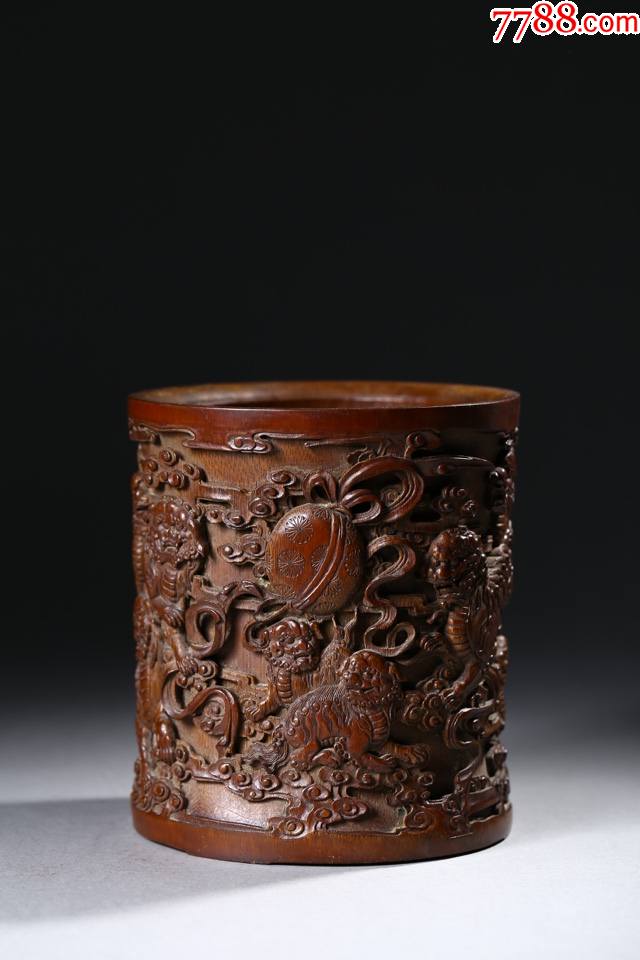 三松款九狮戏球竹雕笔筒