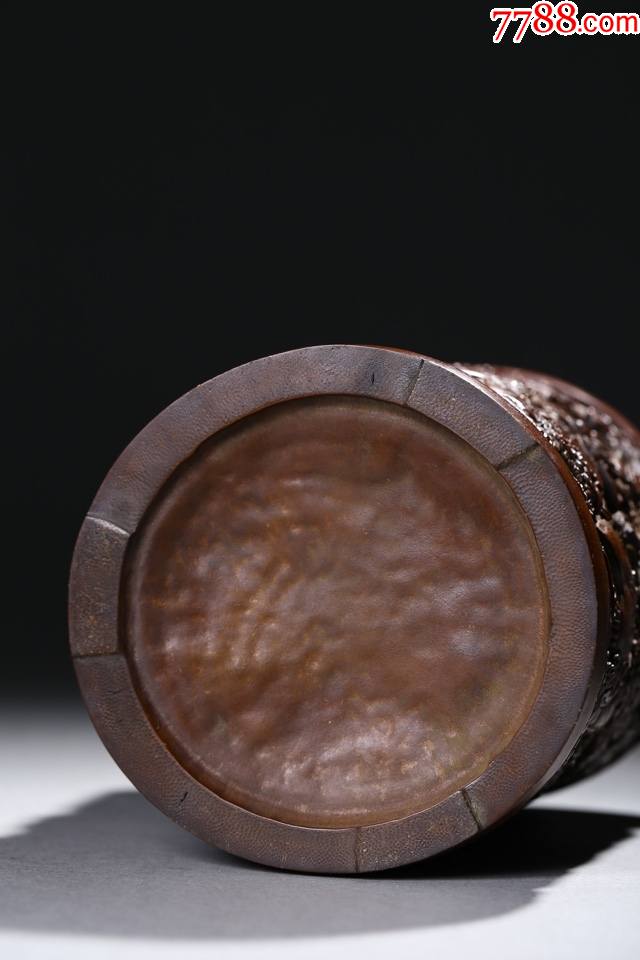 三松款九狮戏球竹雕笔筒