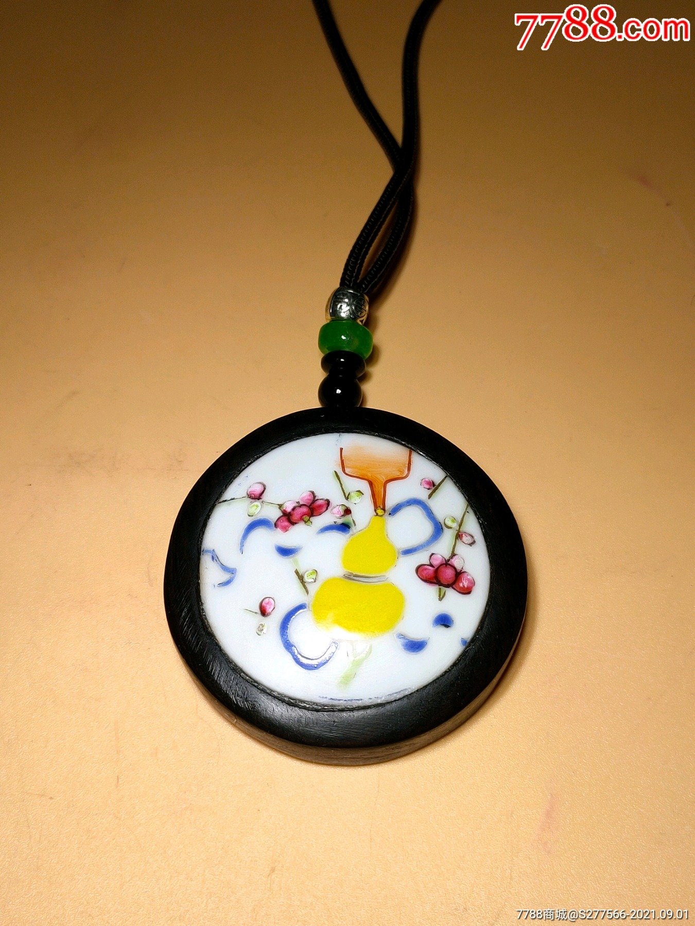 清代粉彩八仙法宝之"铁拐李宝葫芦"瓷片镶嵌紫光檀挂牌