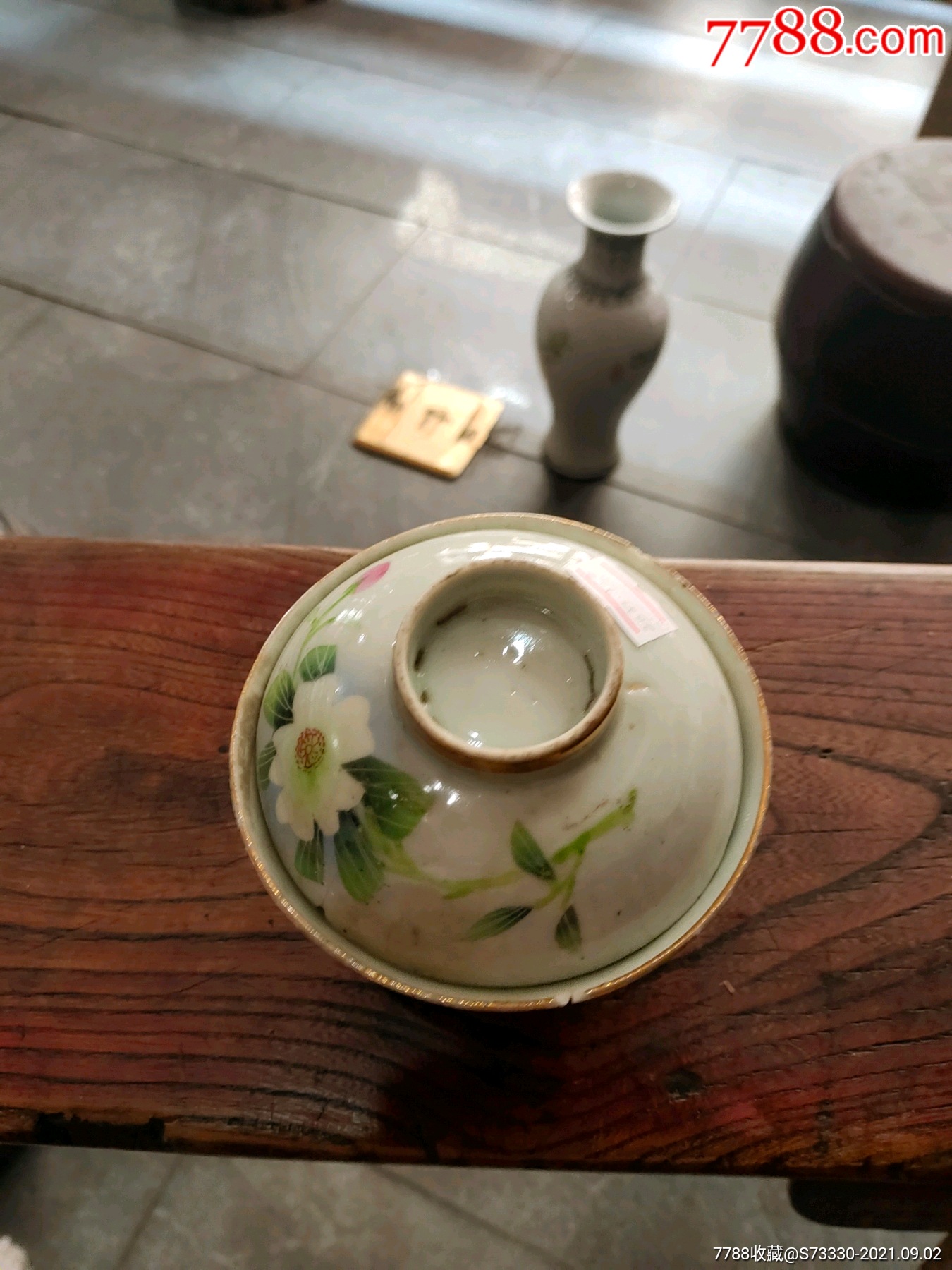 民国时期,花卉茶碗一只,磕线