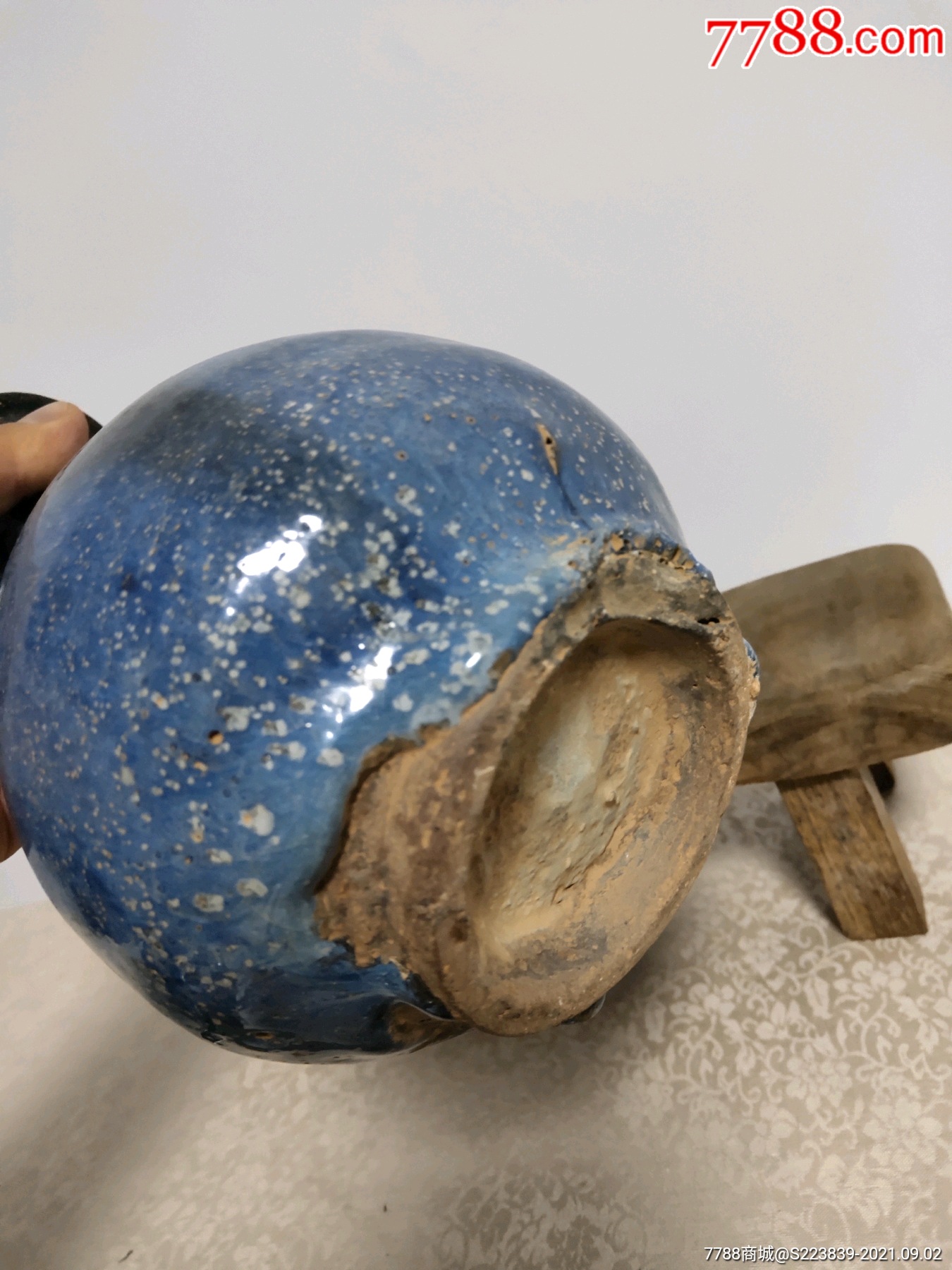 宋代老钧瓷酒瓶:早期精品,收藏展览.品好如图